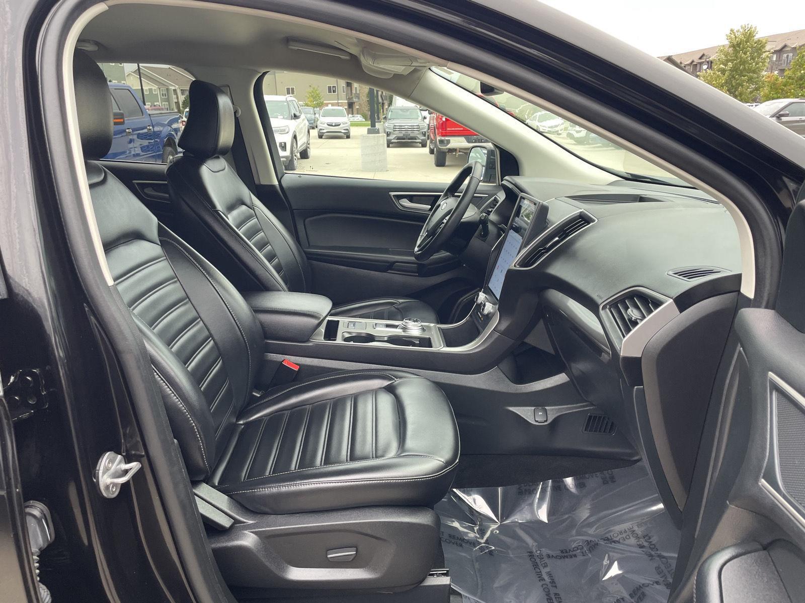 Vehicle photo 19