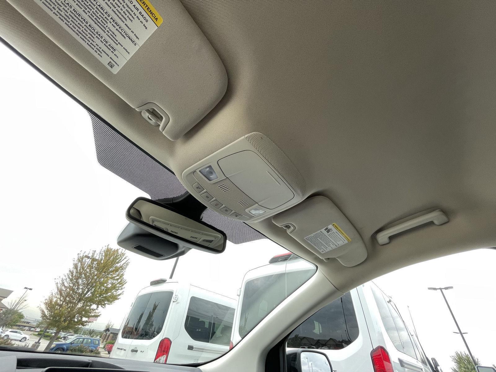 Vehicle photo 21