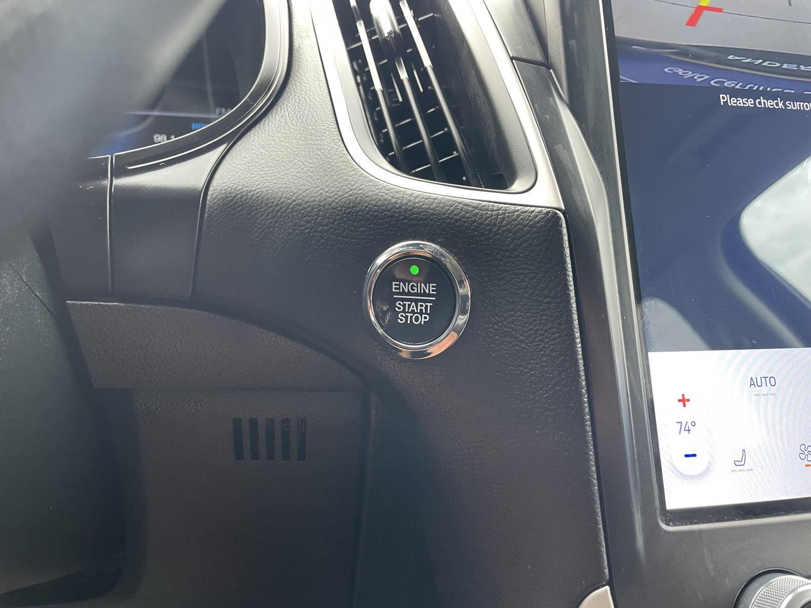 Vehicle photo 24
