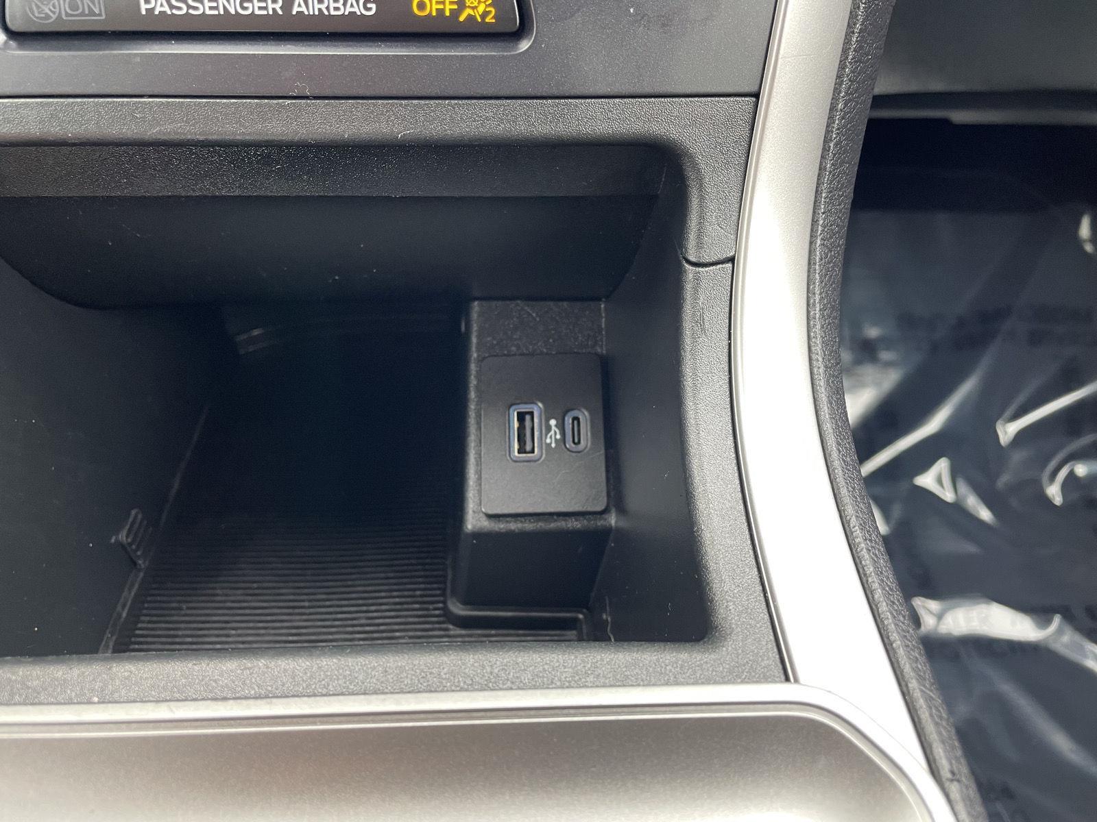 Vehicle photo 27