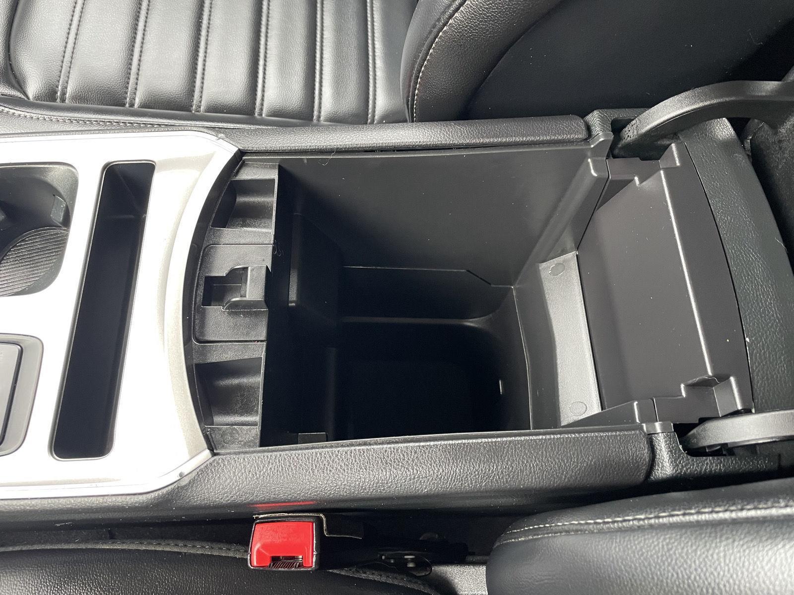 Vehicle photo 30