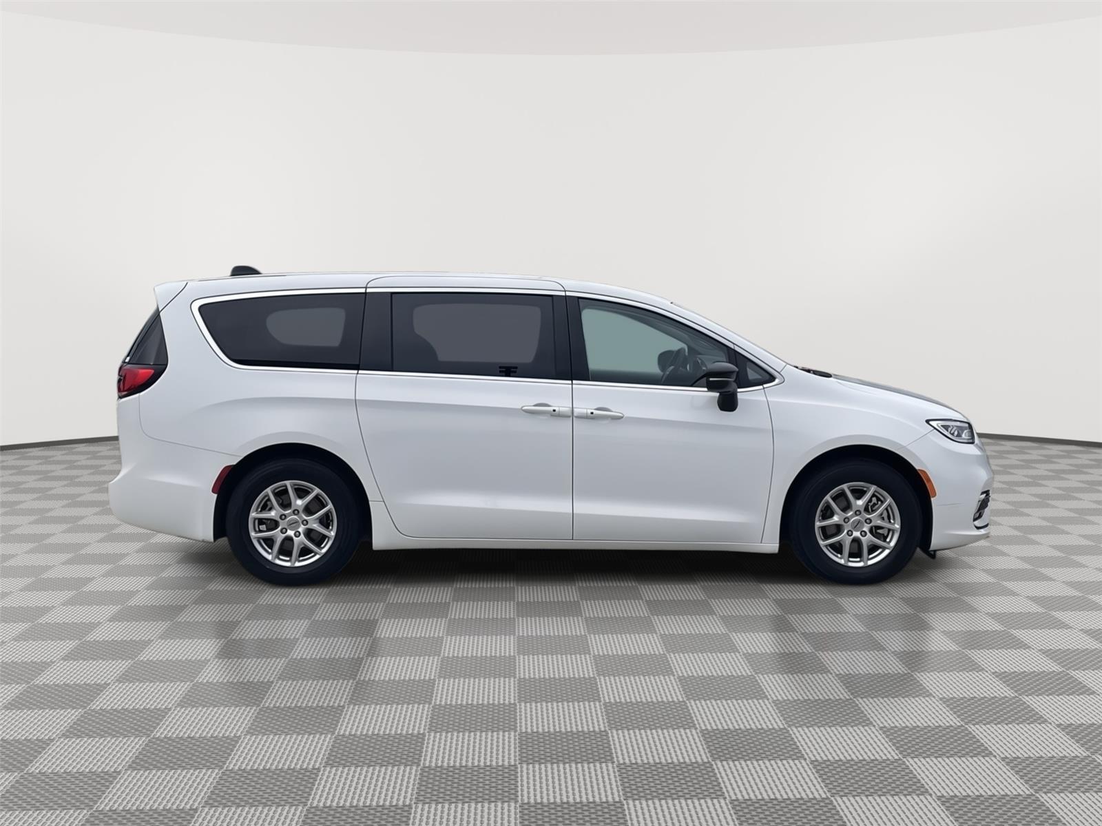 Vehicle photo 6