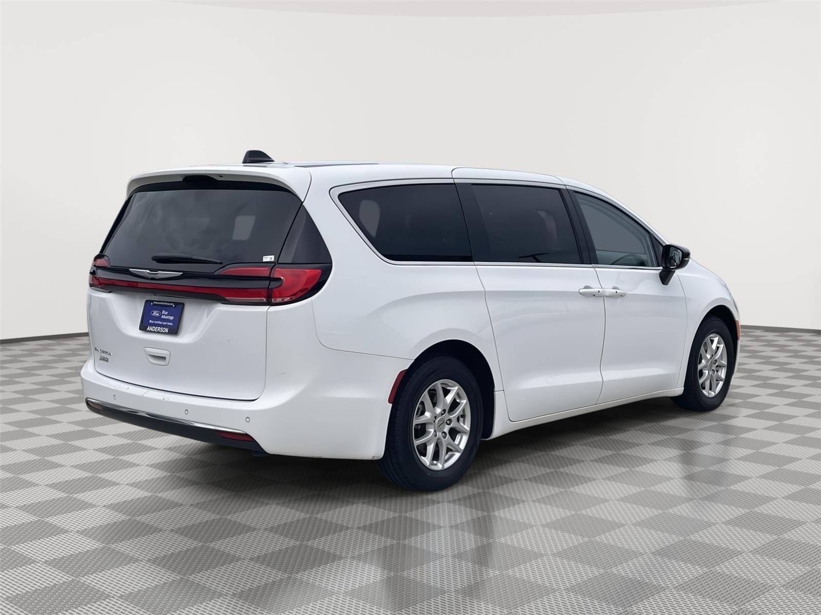 Vehicle photo 7