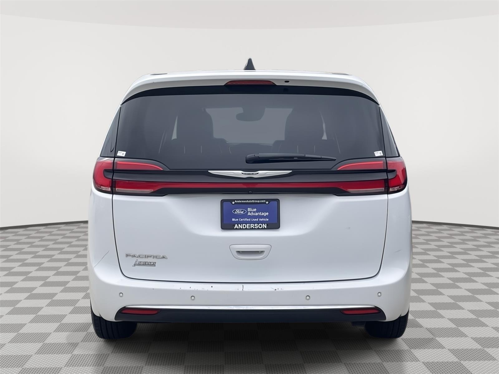 Vehicle photo 8
