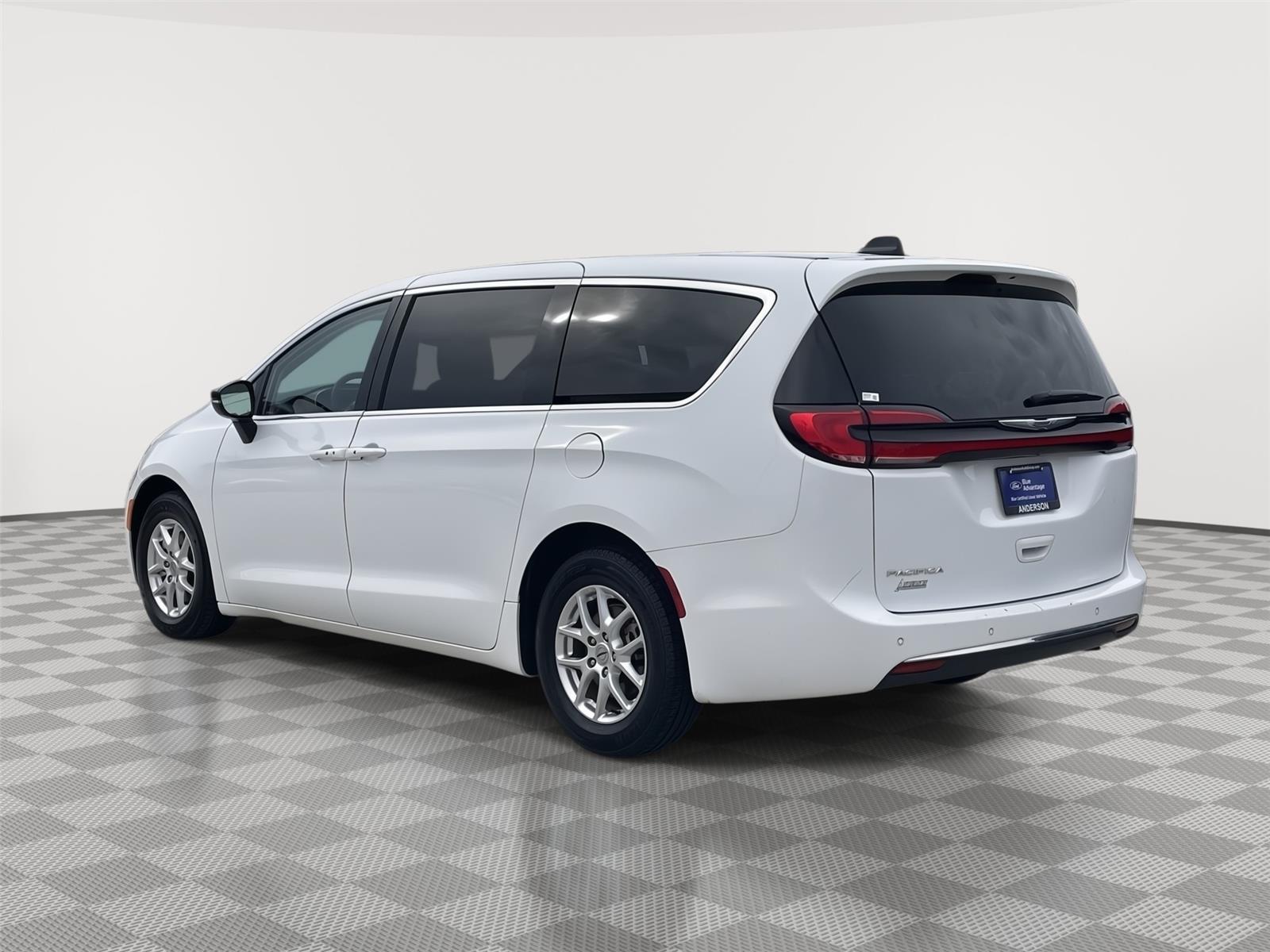 Vehicle photo 9