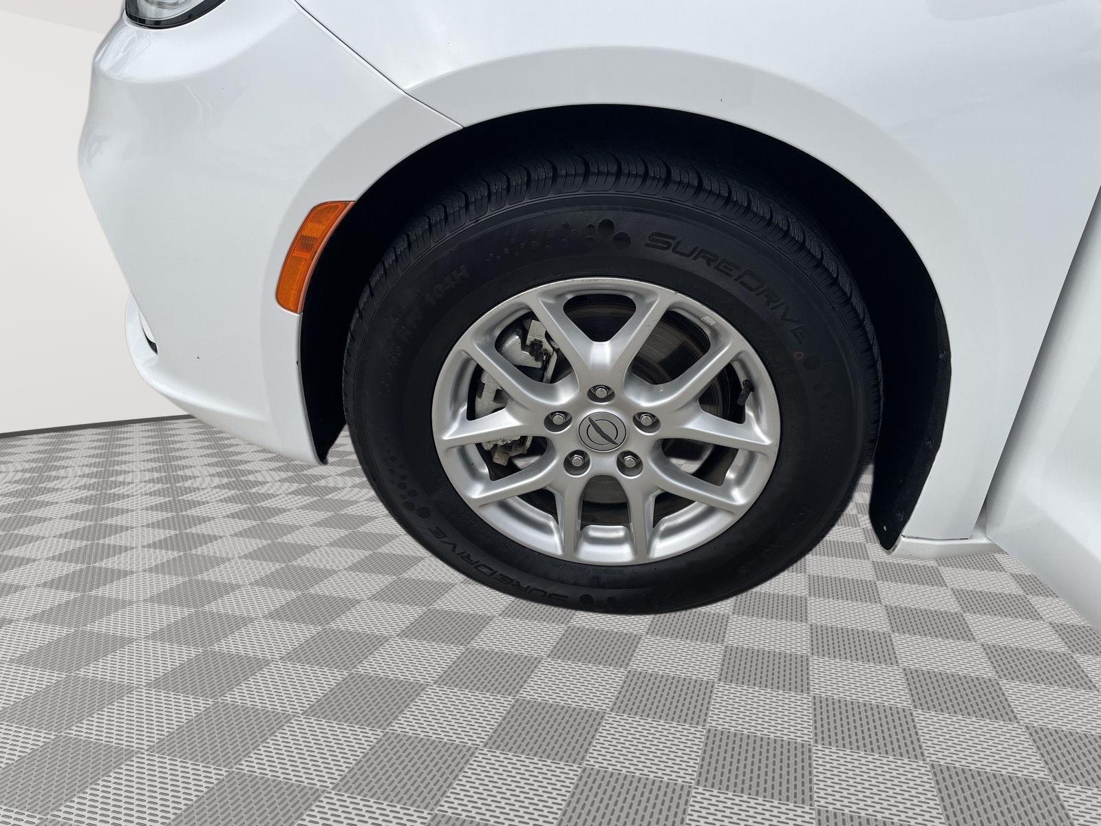 Vehicle photo 10