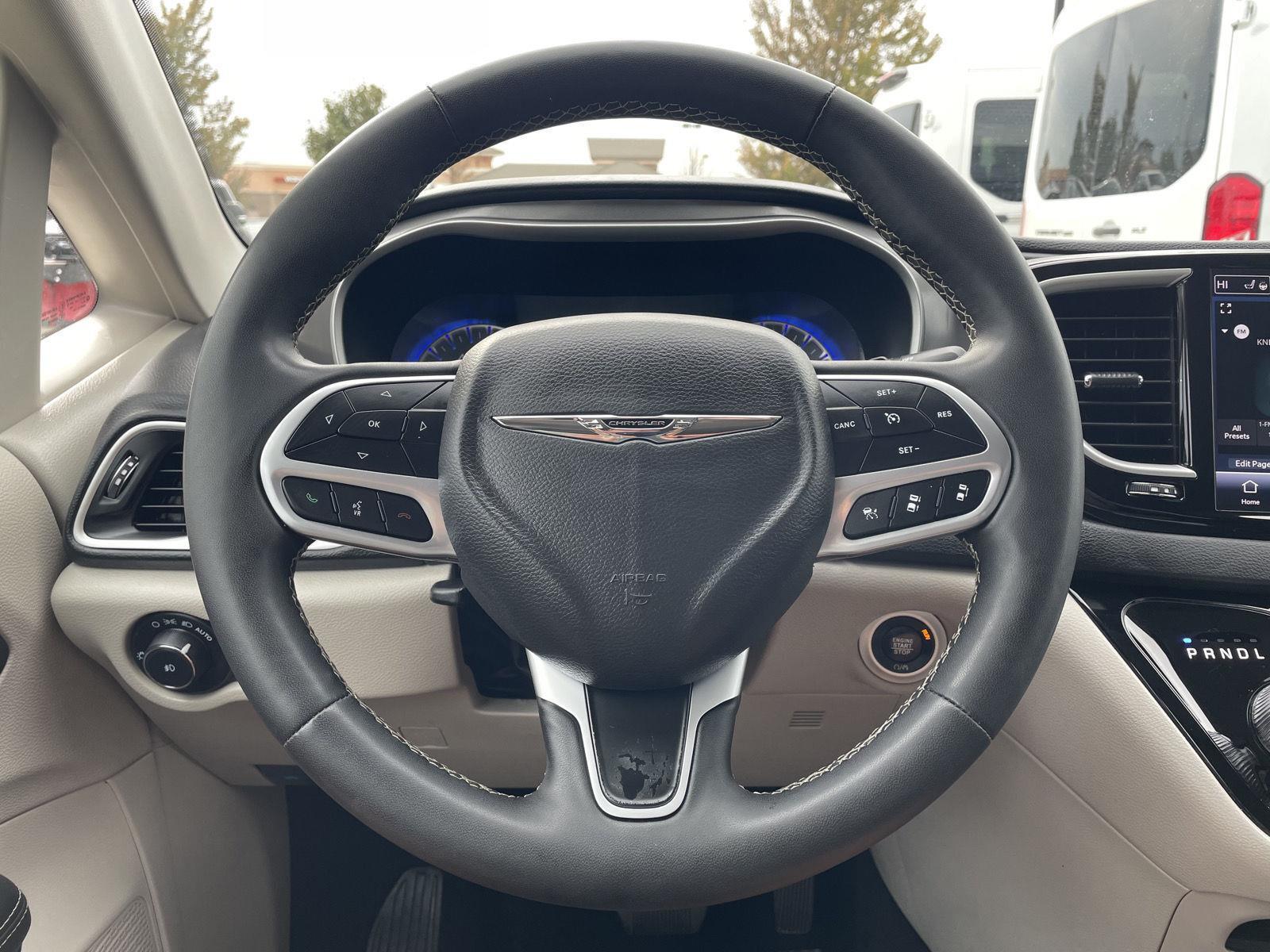 Vehicle photo 12
