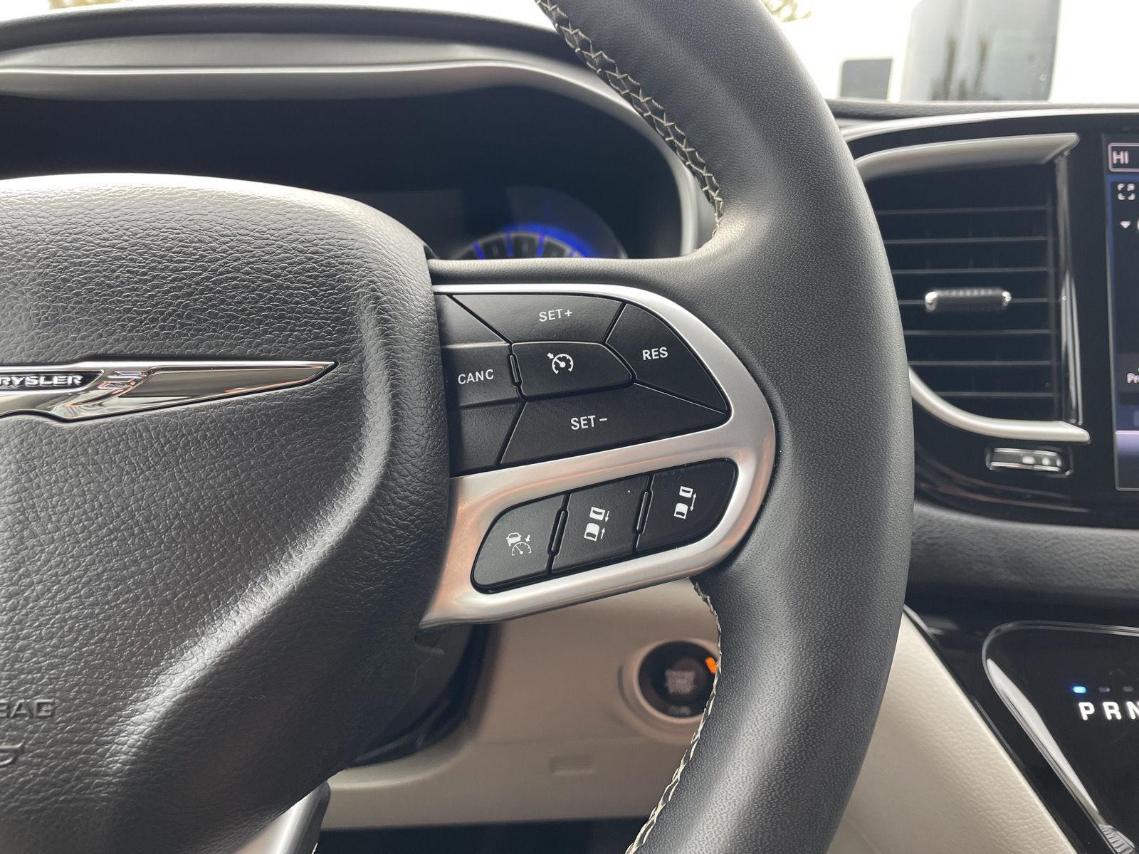 Vehicle photo 14