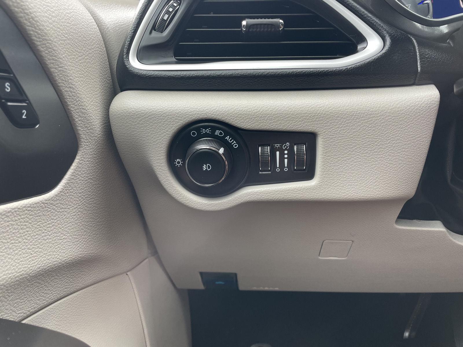 Vehicle photo 16