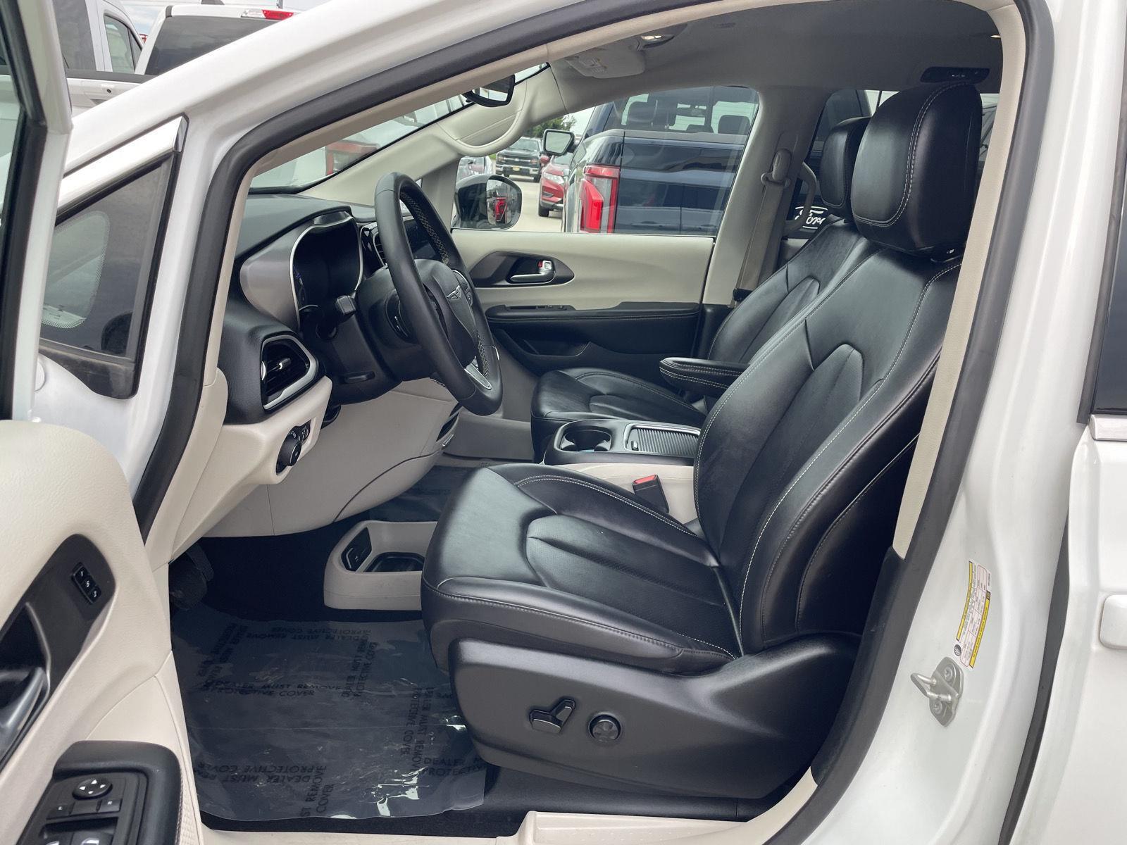 Vehicle photo 17