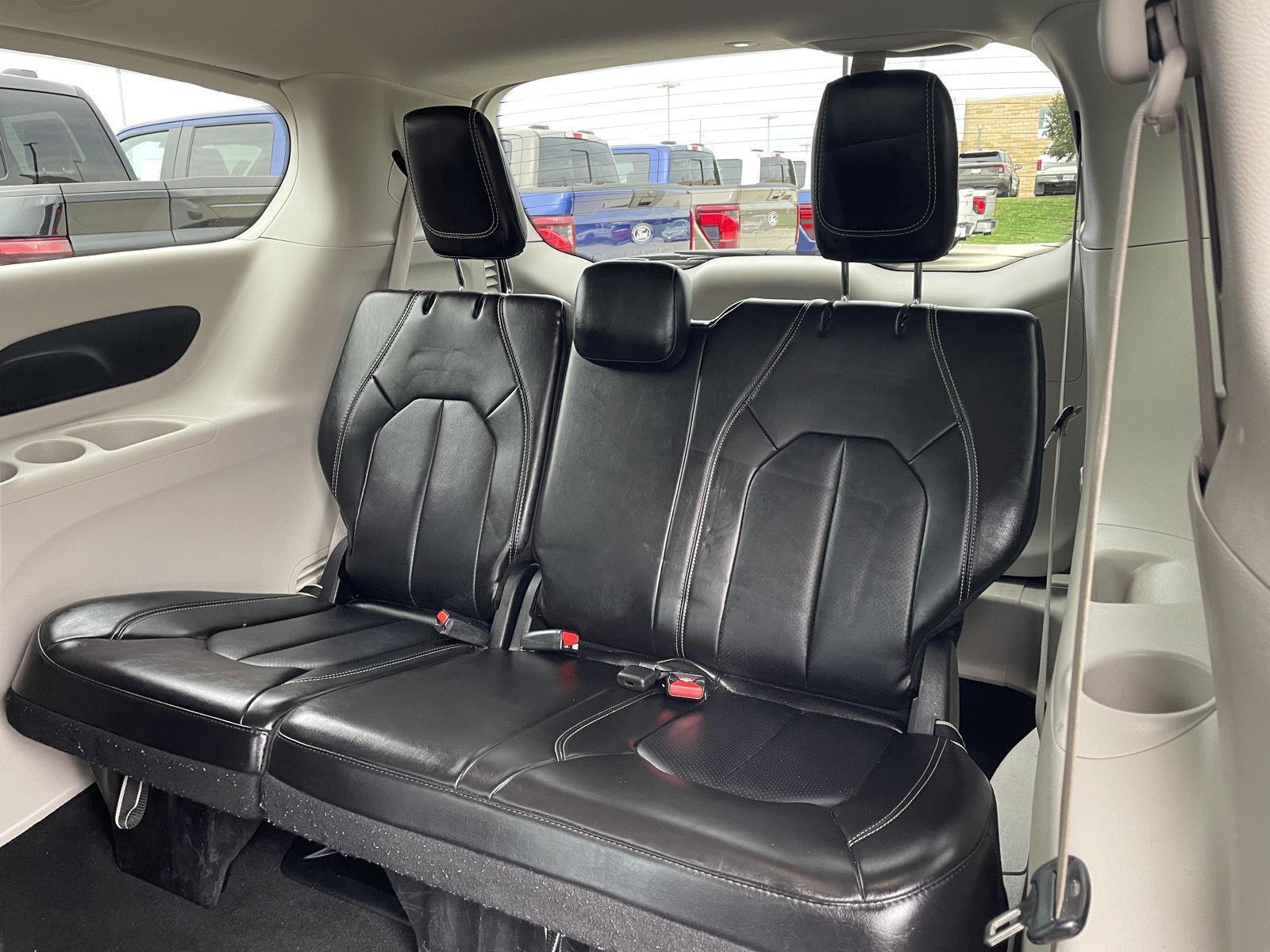 Vehicle photo 21