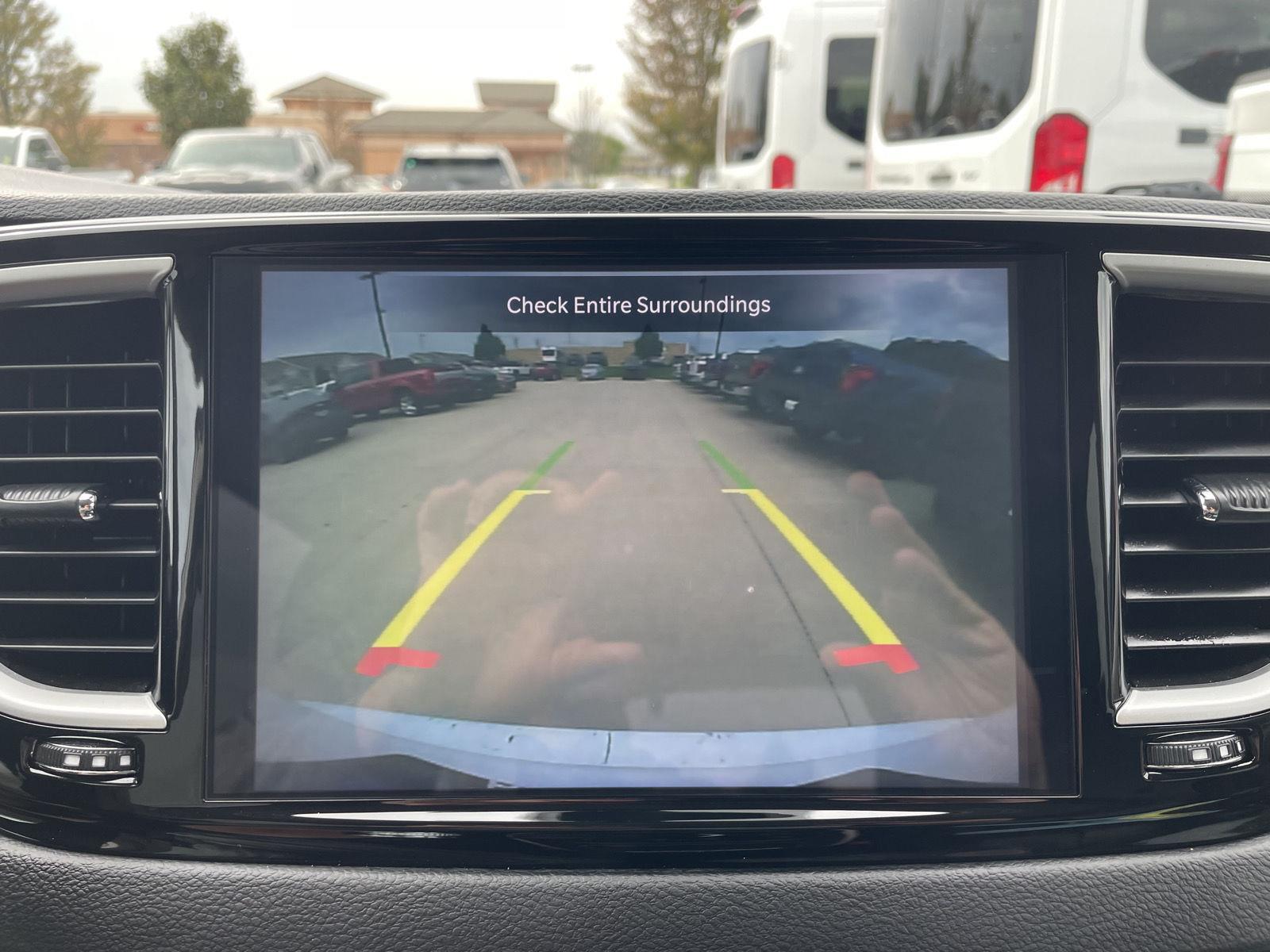 Vehicle photo 24