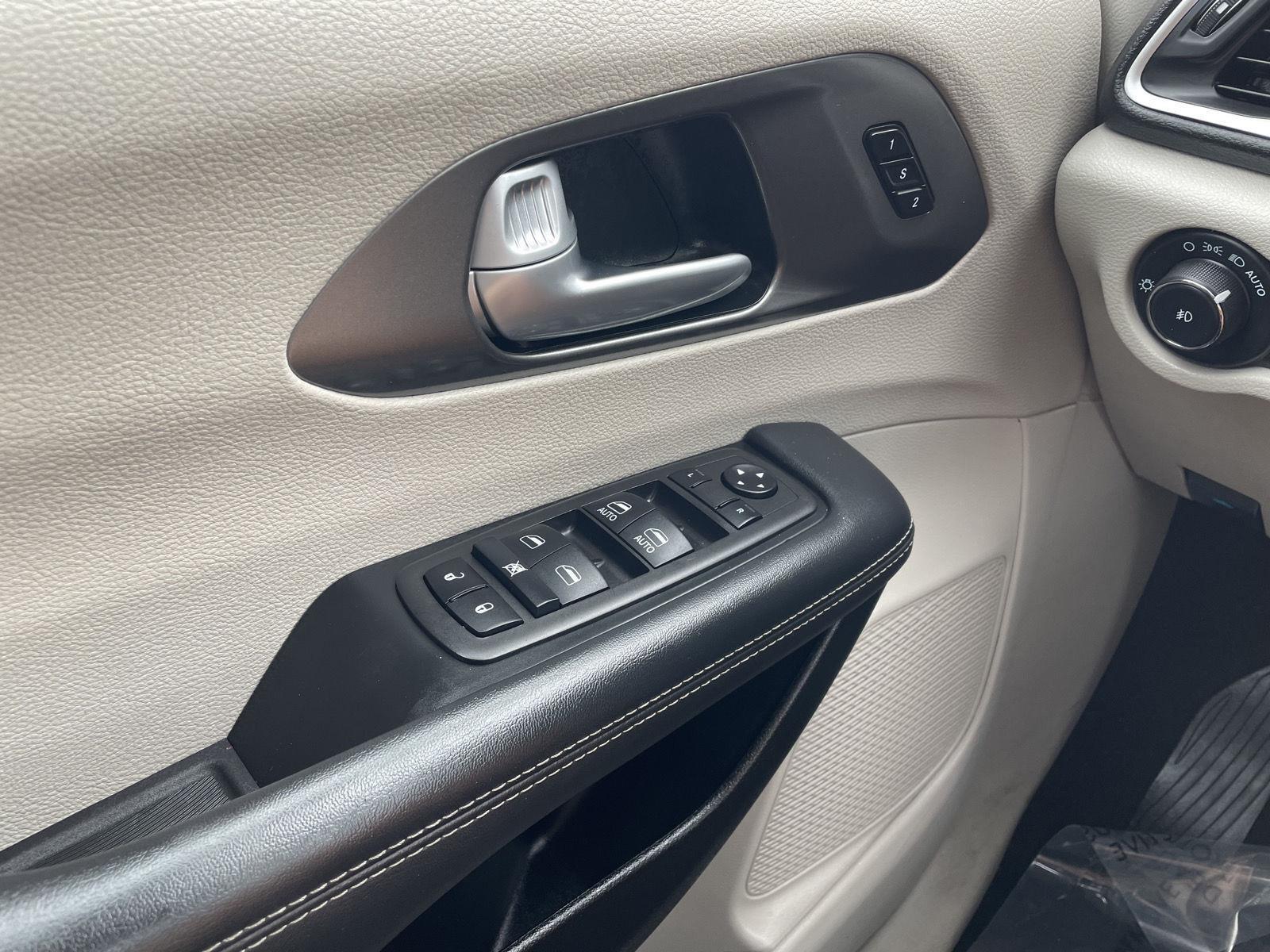 Vehicle photo 29