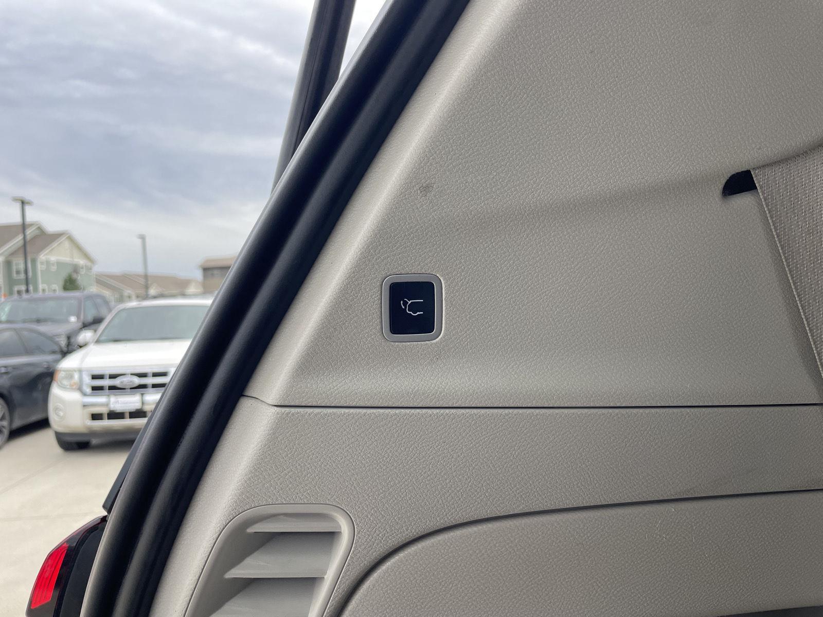 Vehicle photo 35