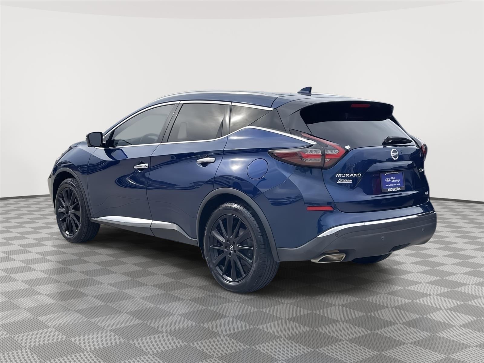 Vehicle photo 9