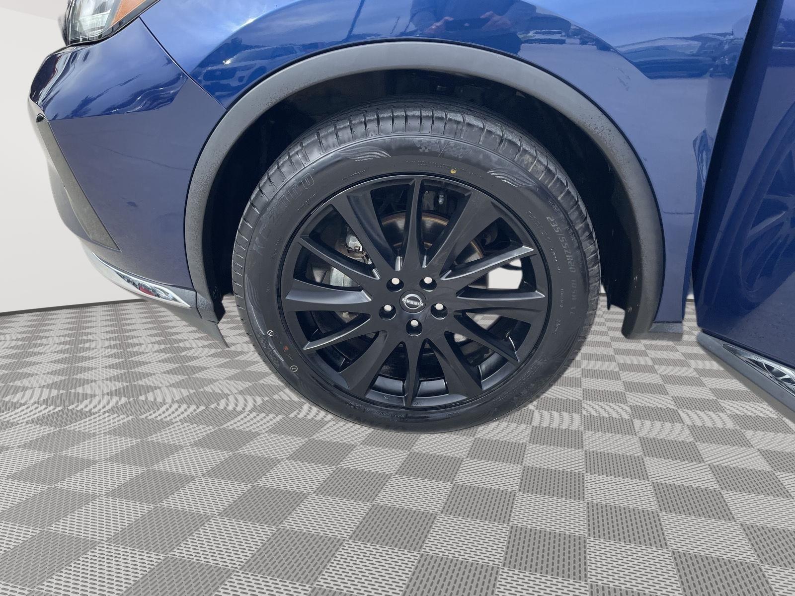 Vehicle photo 10