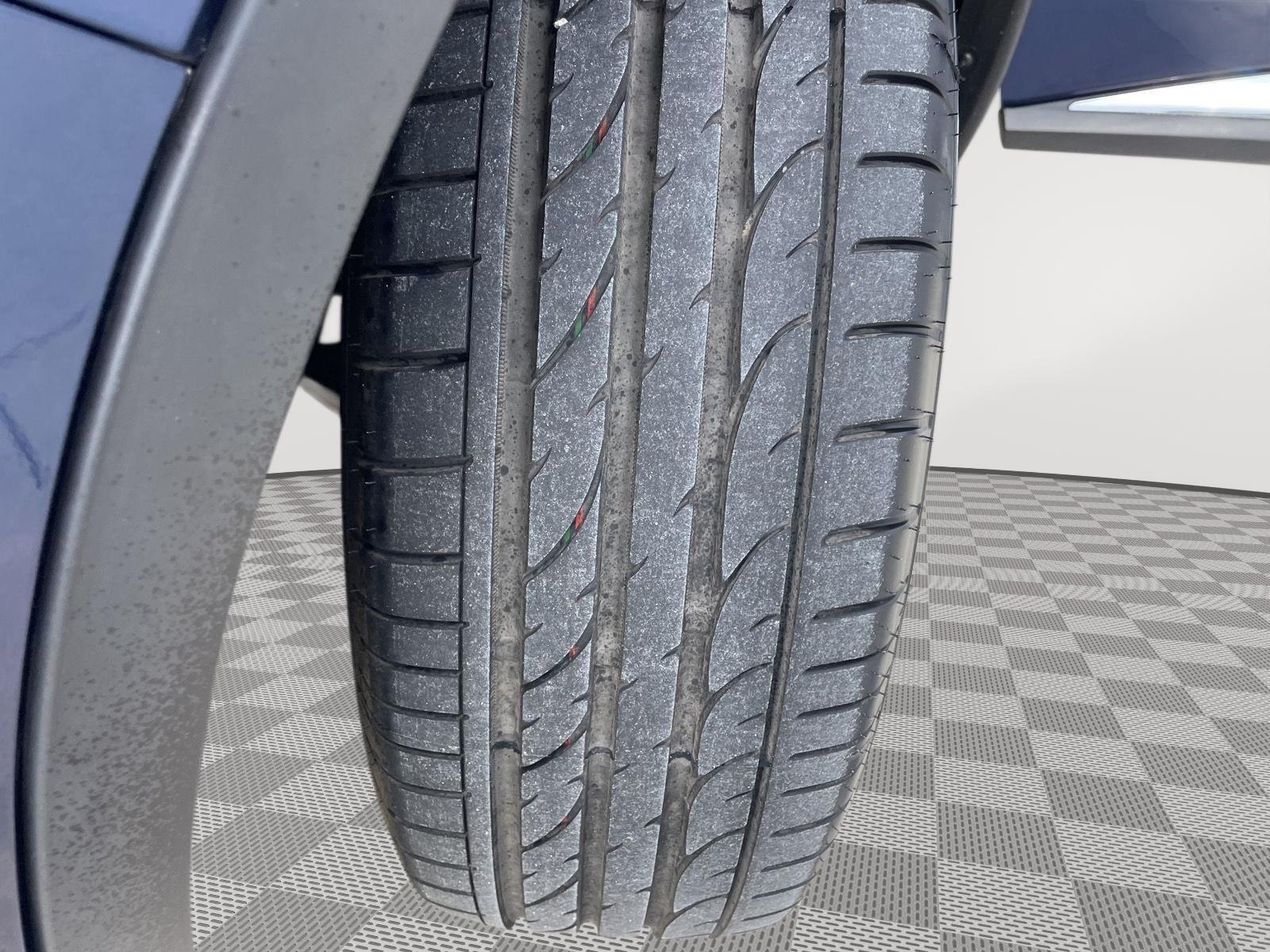Vehicle photo 11