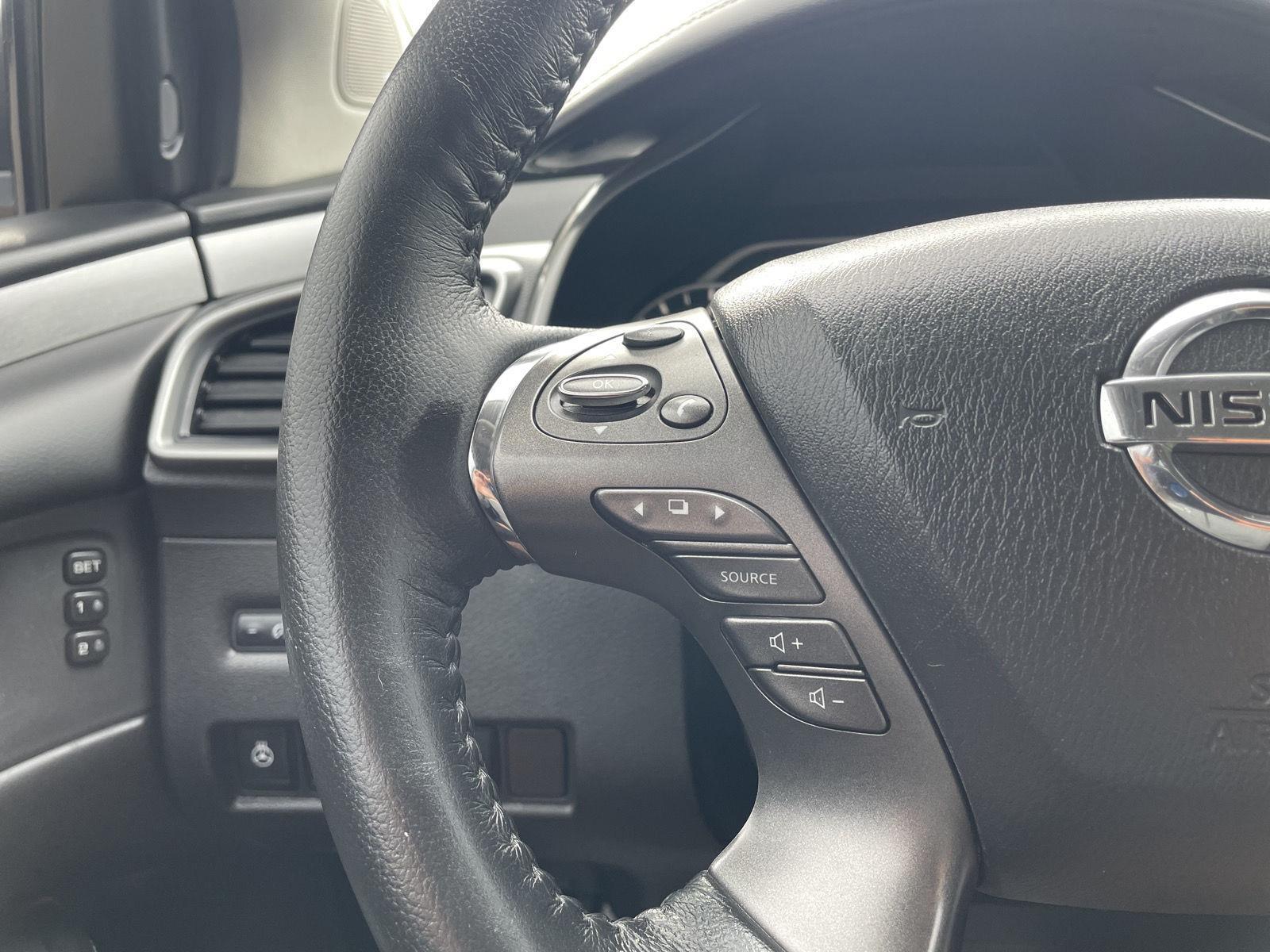 Vehicle photo 13