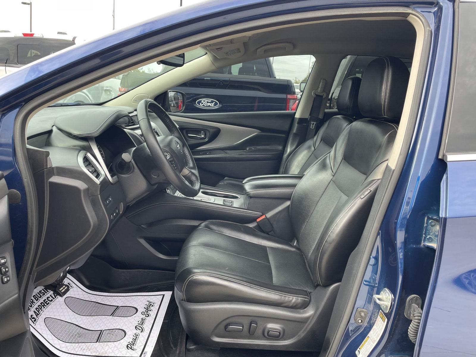 Vehicle photo 17