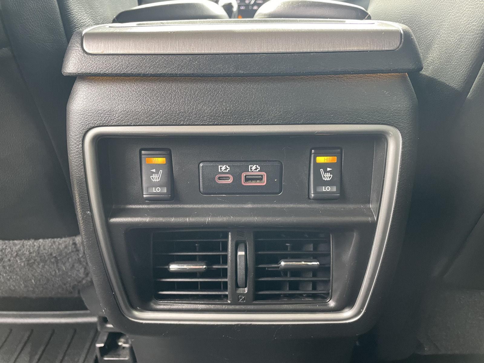 Vehicle photo 21