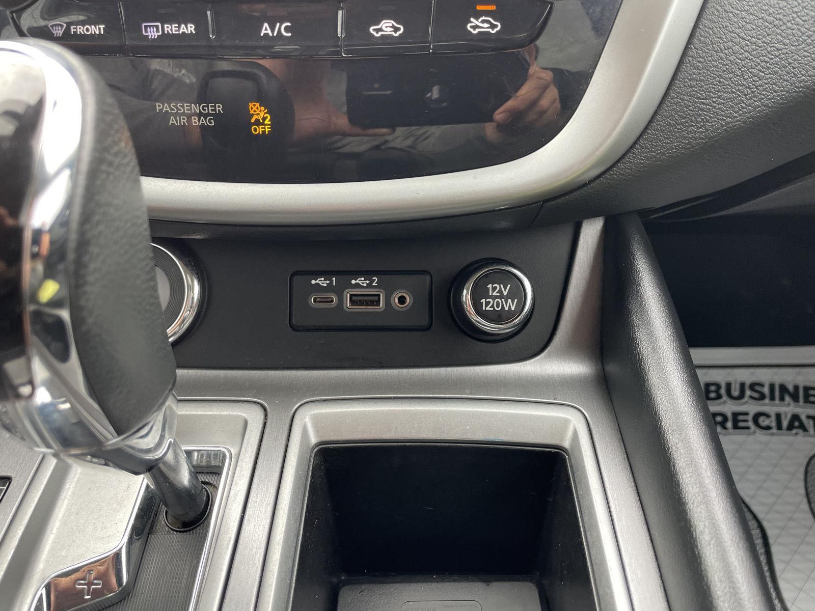 Vehicle photo 30