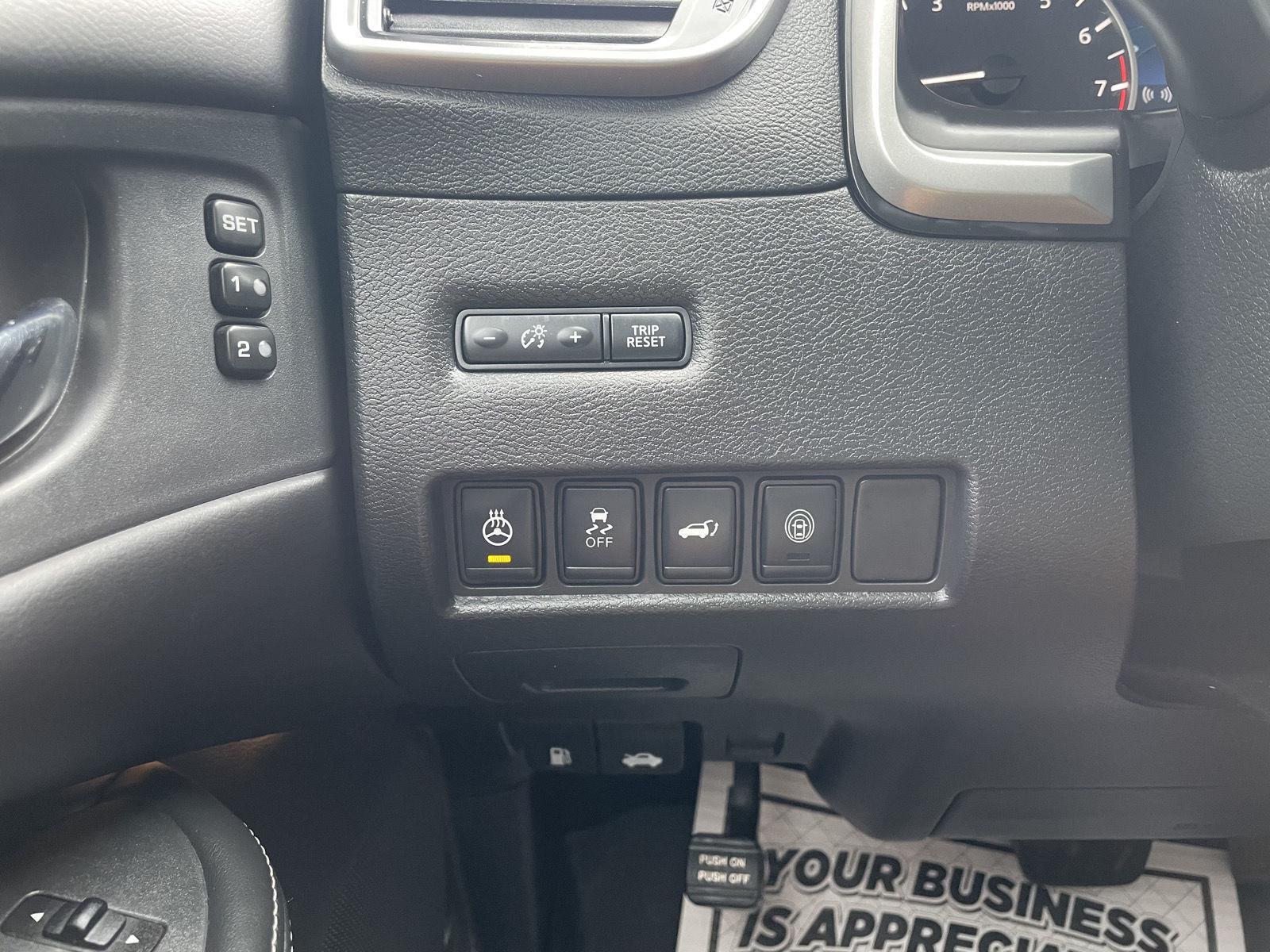 Vehicle photo 32
