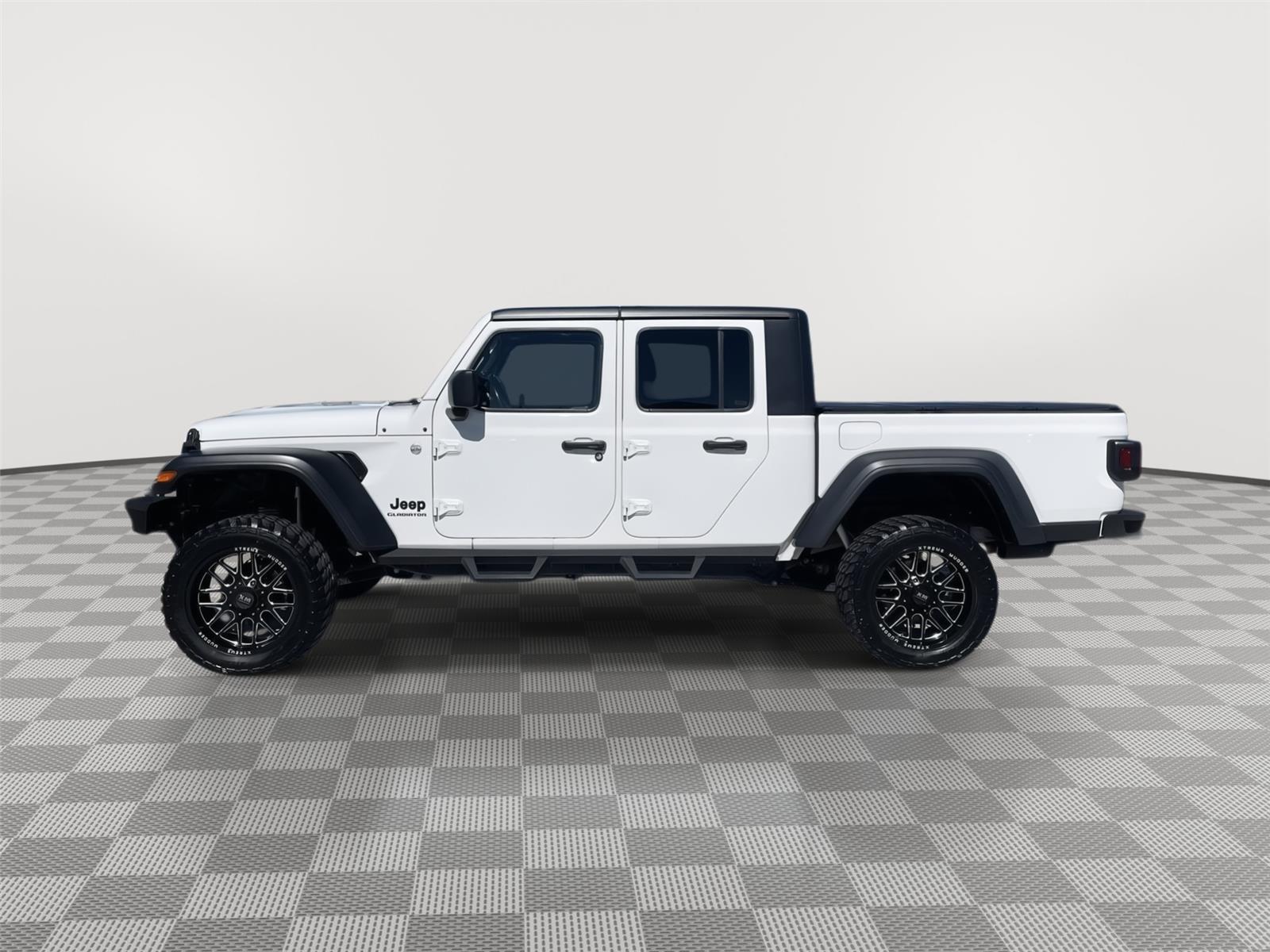 Vehicle photo 2