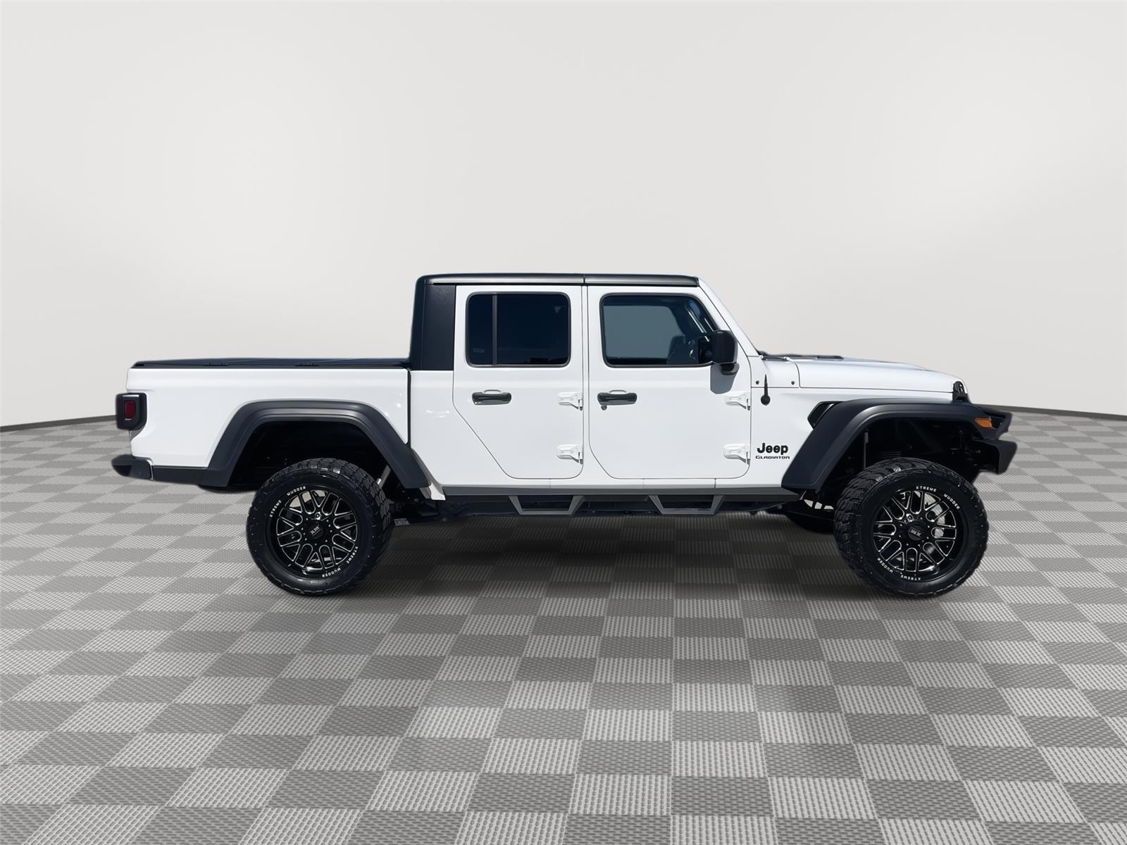Vehicle photo 6