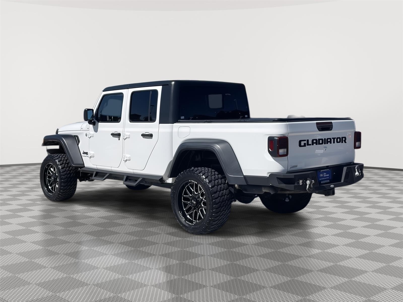 Vehicle photo 9