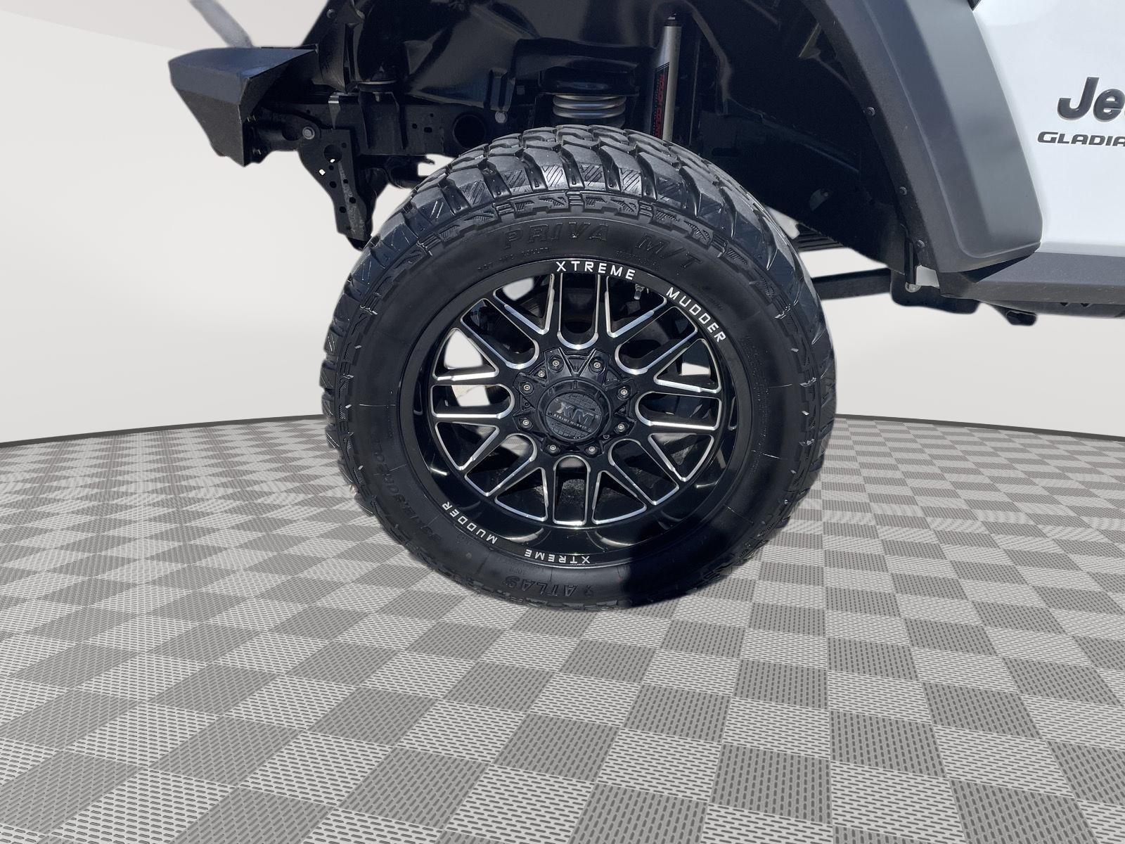 Vehicle photo 10