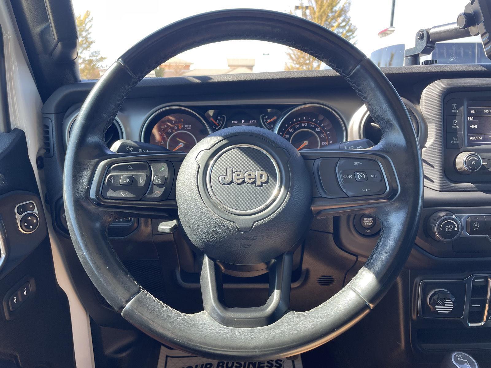 Vehicle photo 12