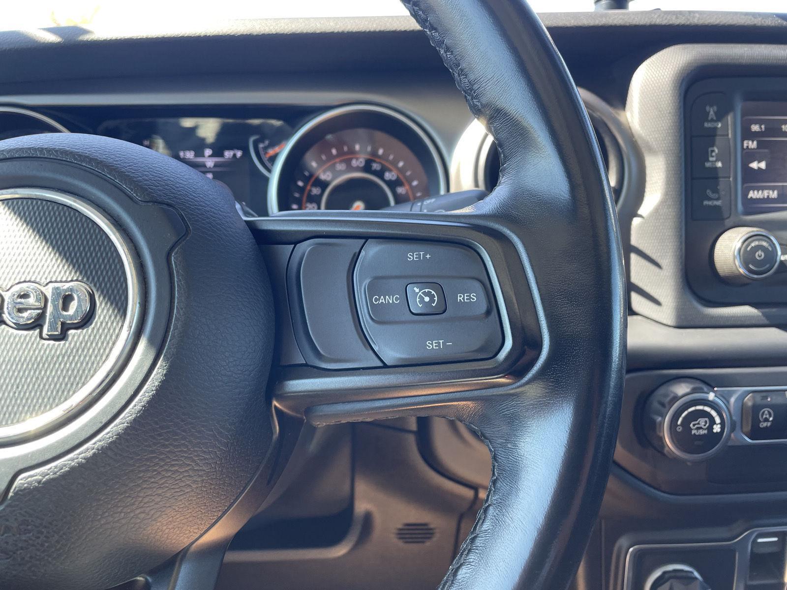 Vehicle photo 14