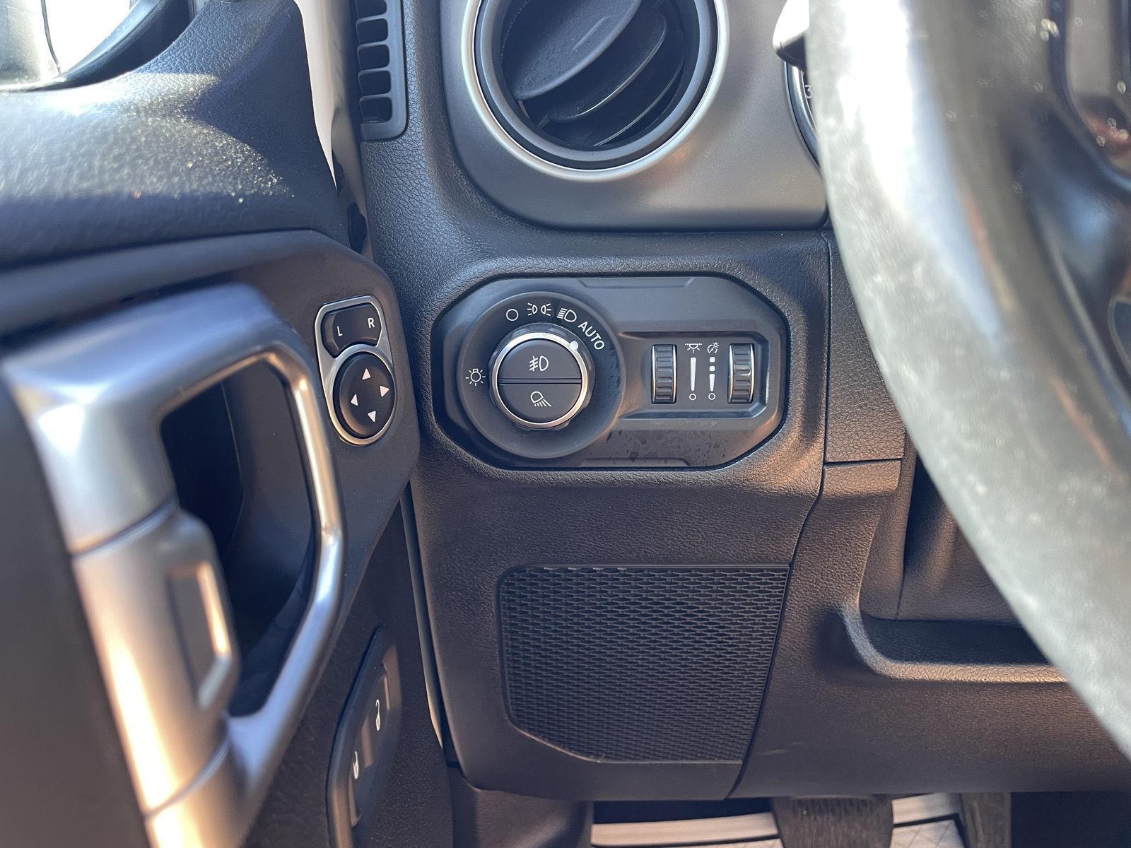 Vehicle photo 16