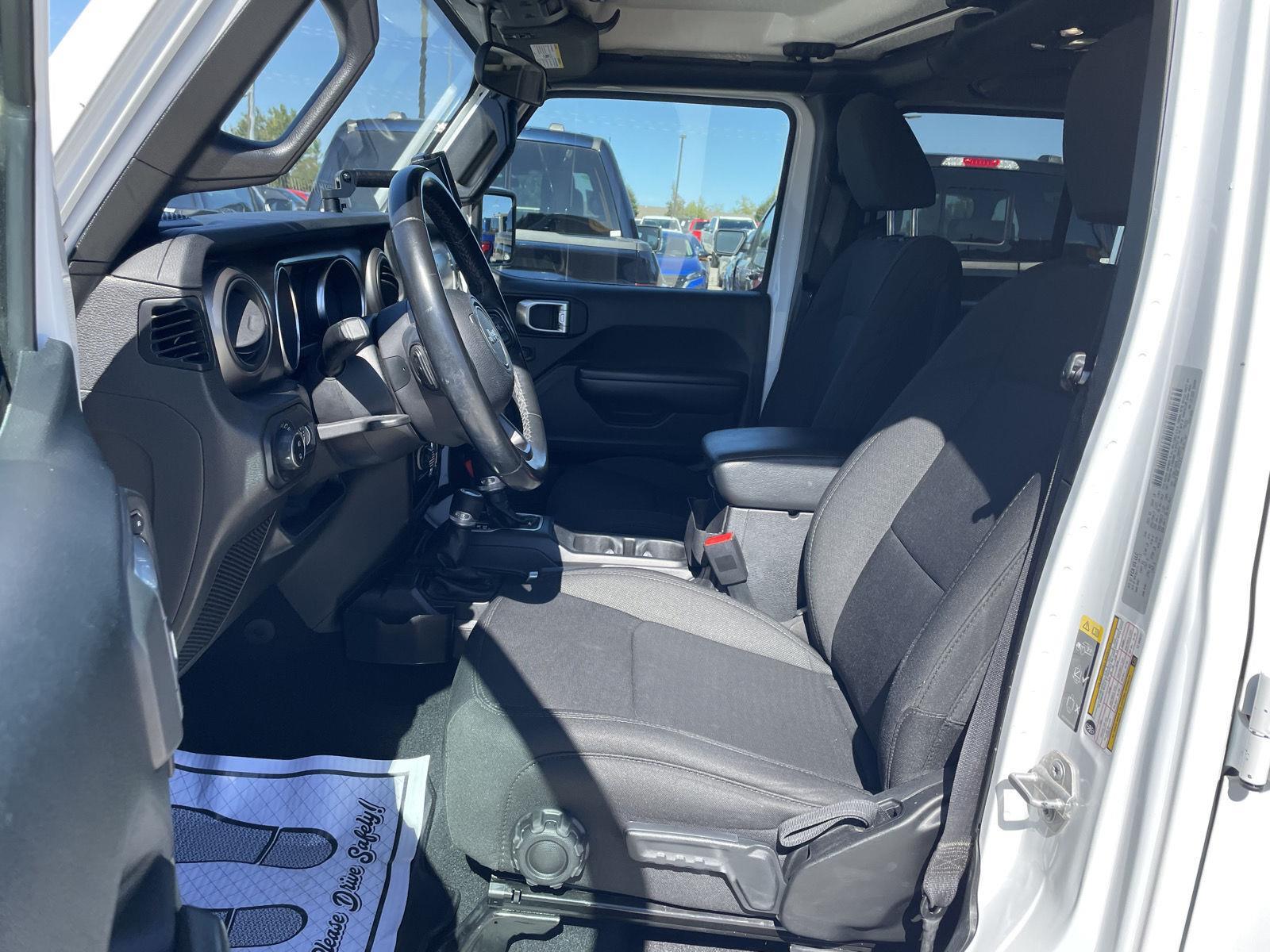 Vehicle photo 17