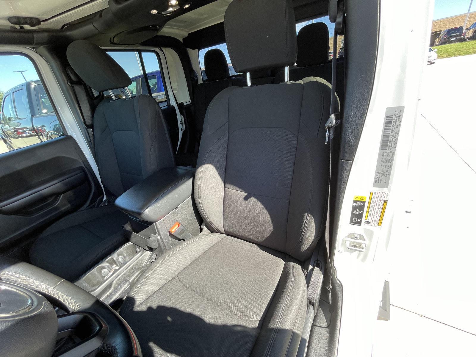 Vehicle photo 18