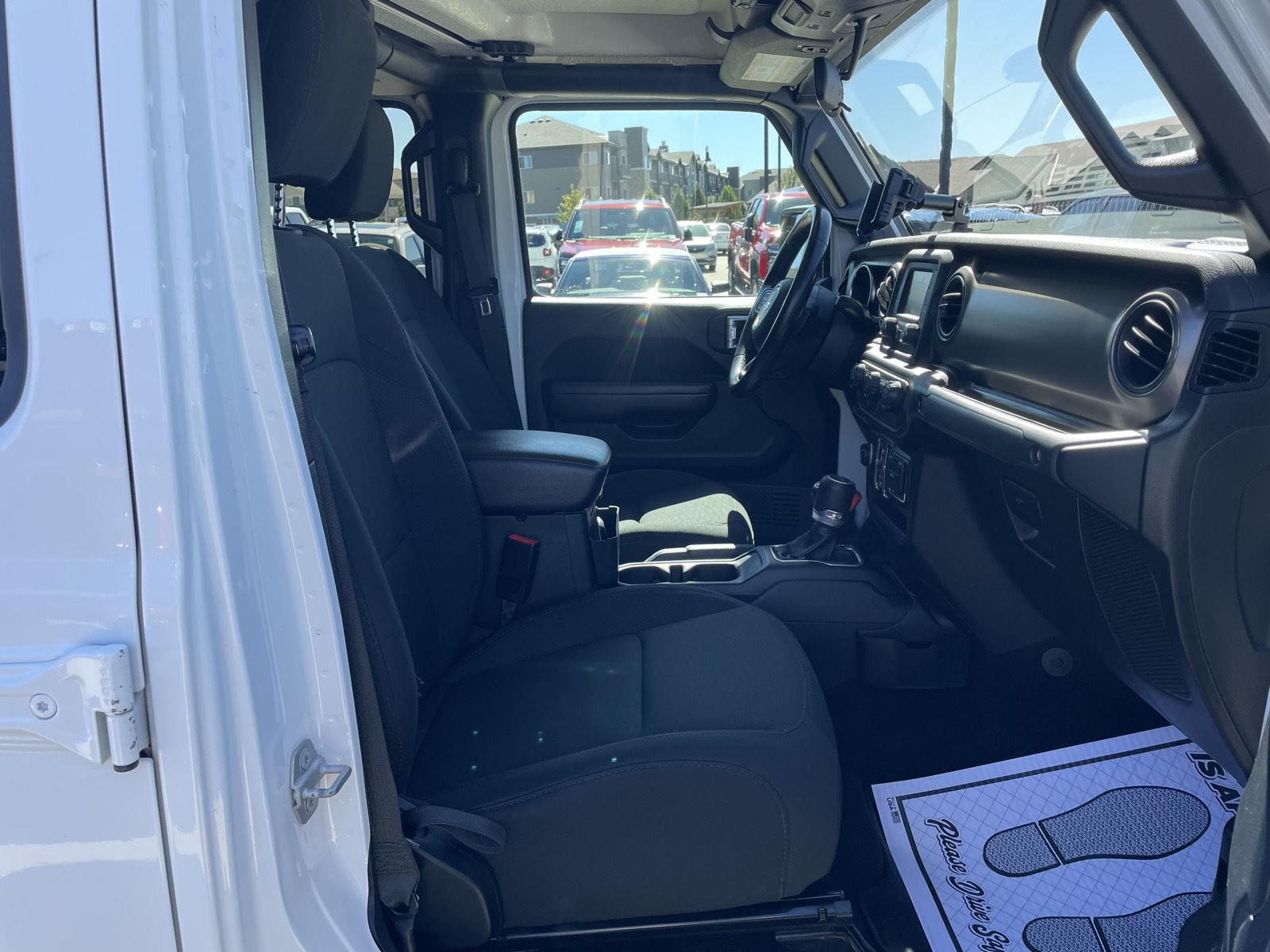 Vehicle photo 19