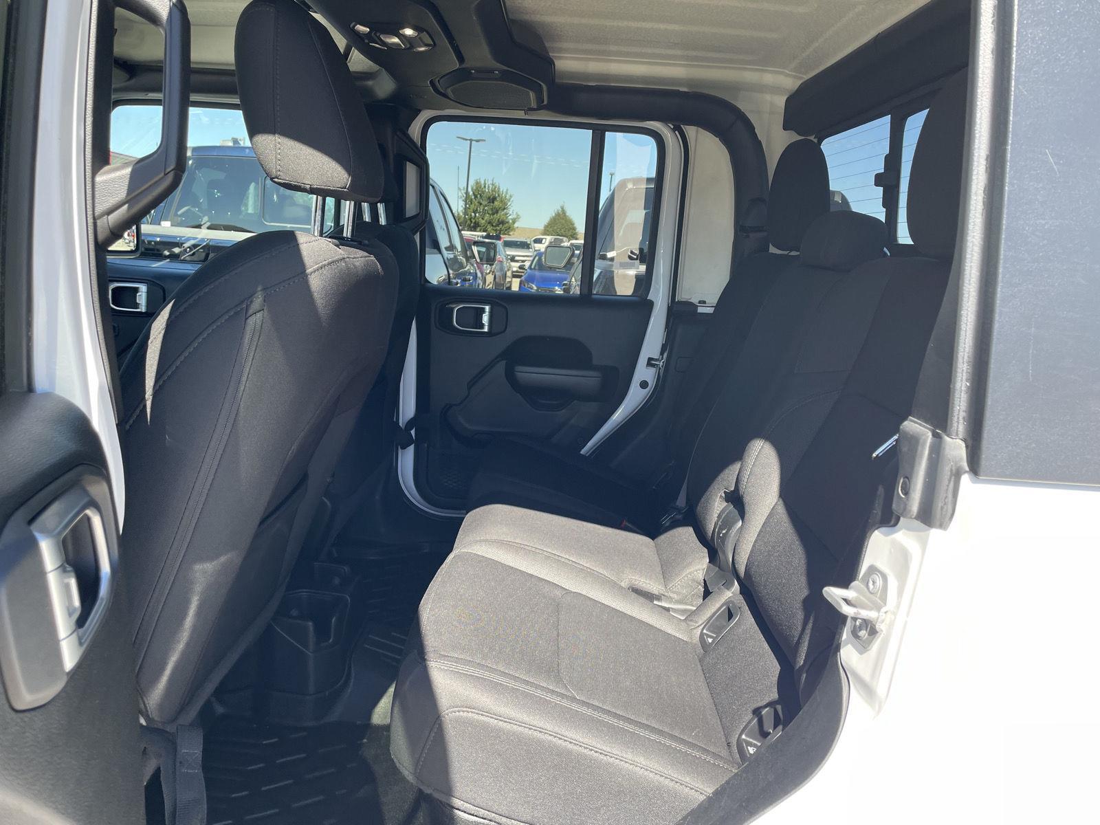 Vehicle photo 20