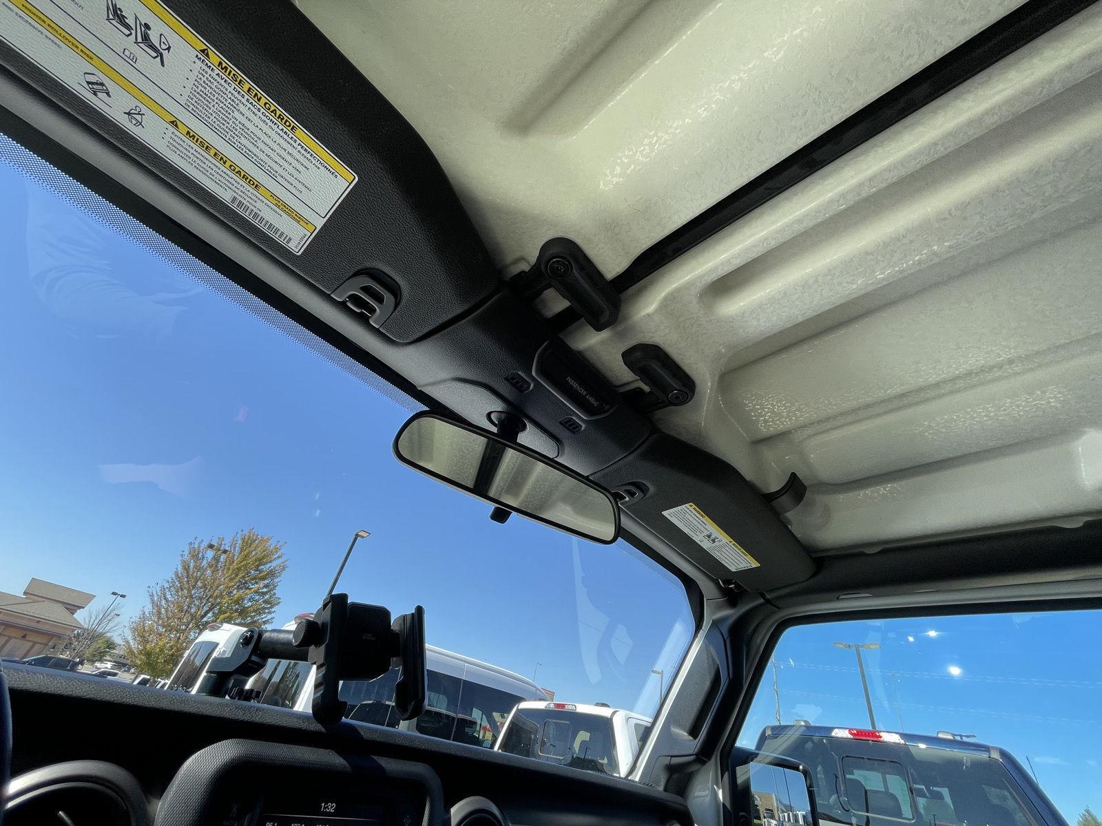 Vehicle photo 21