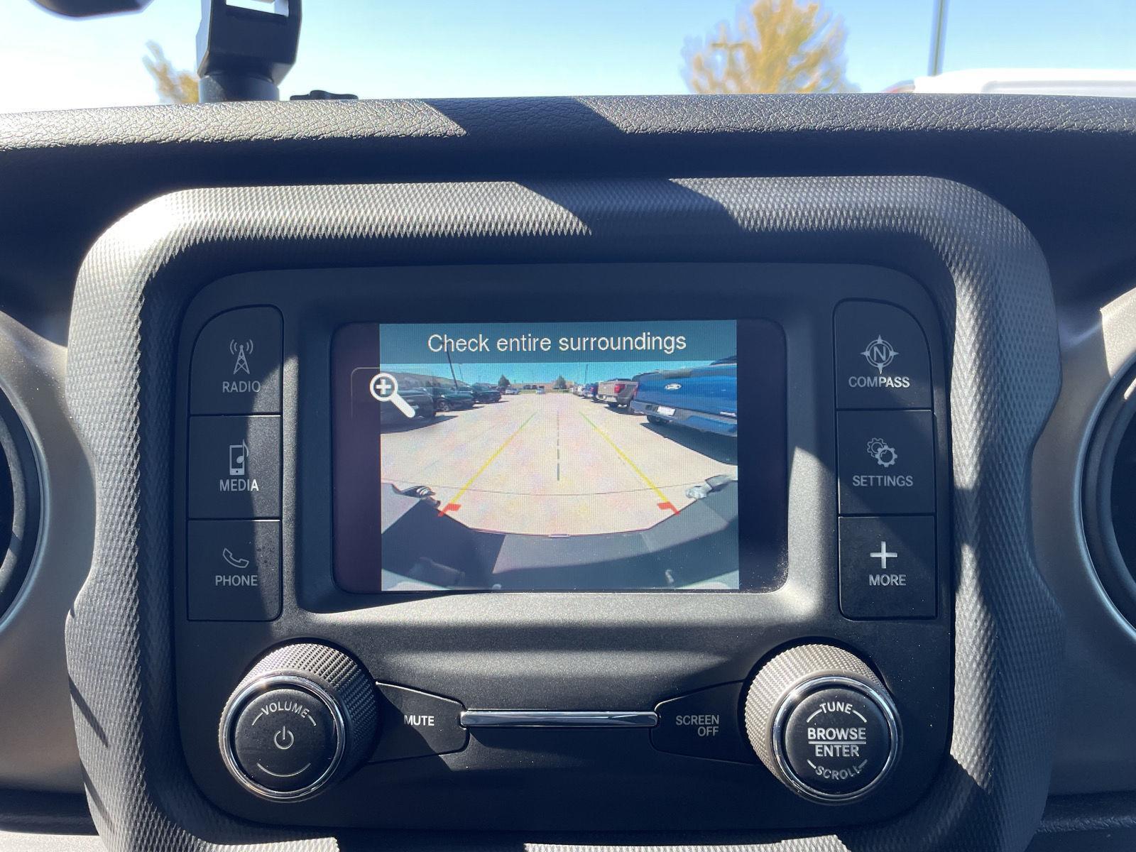 Vehicle photo 23