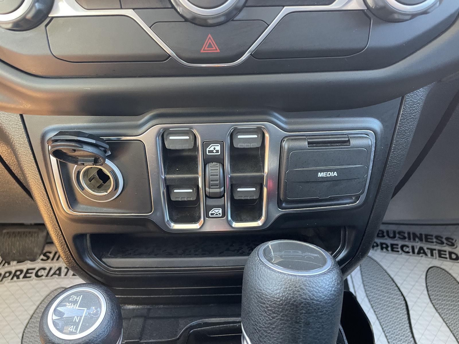Vehicle photo 27