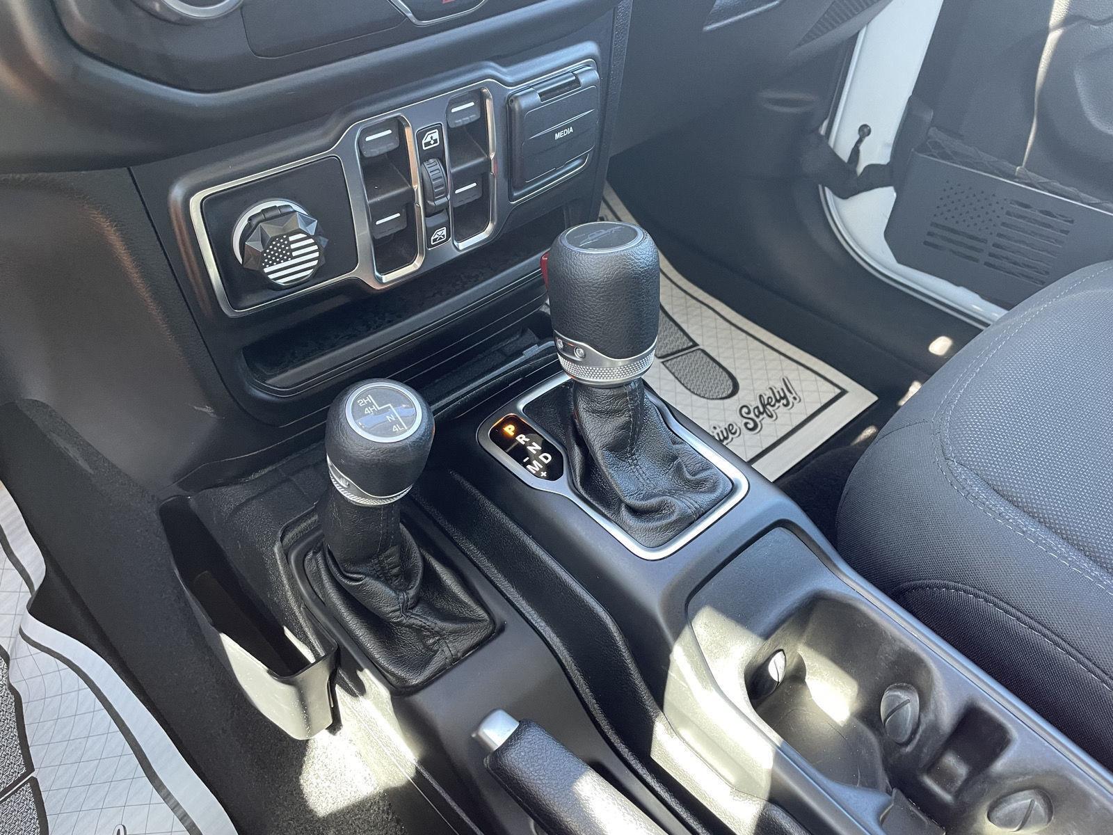 Vehicle photo 28
