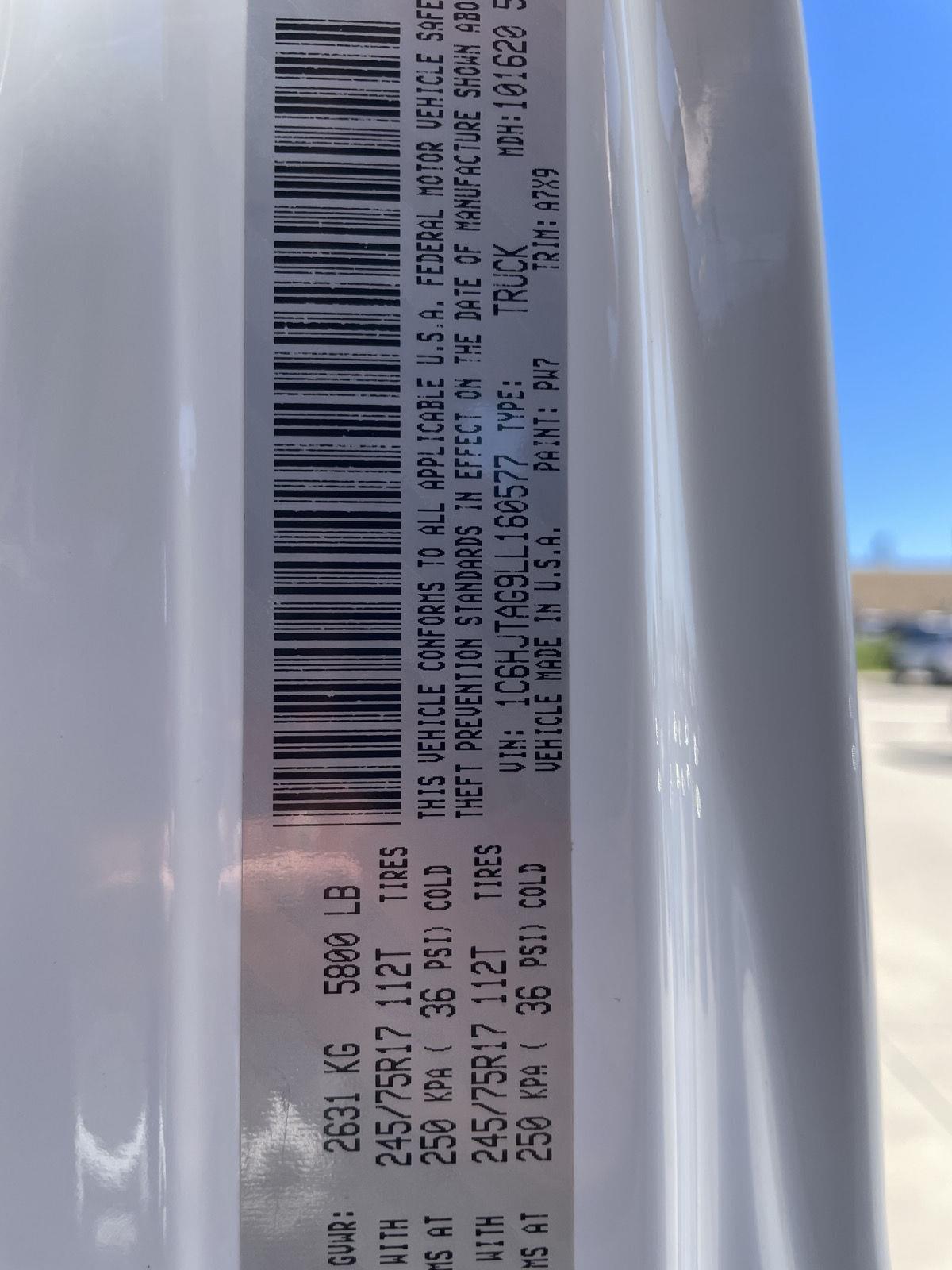 Vehicle photo 30