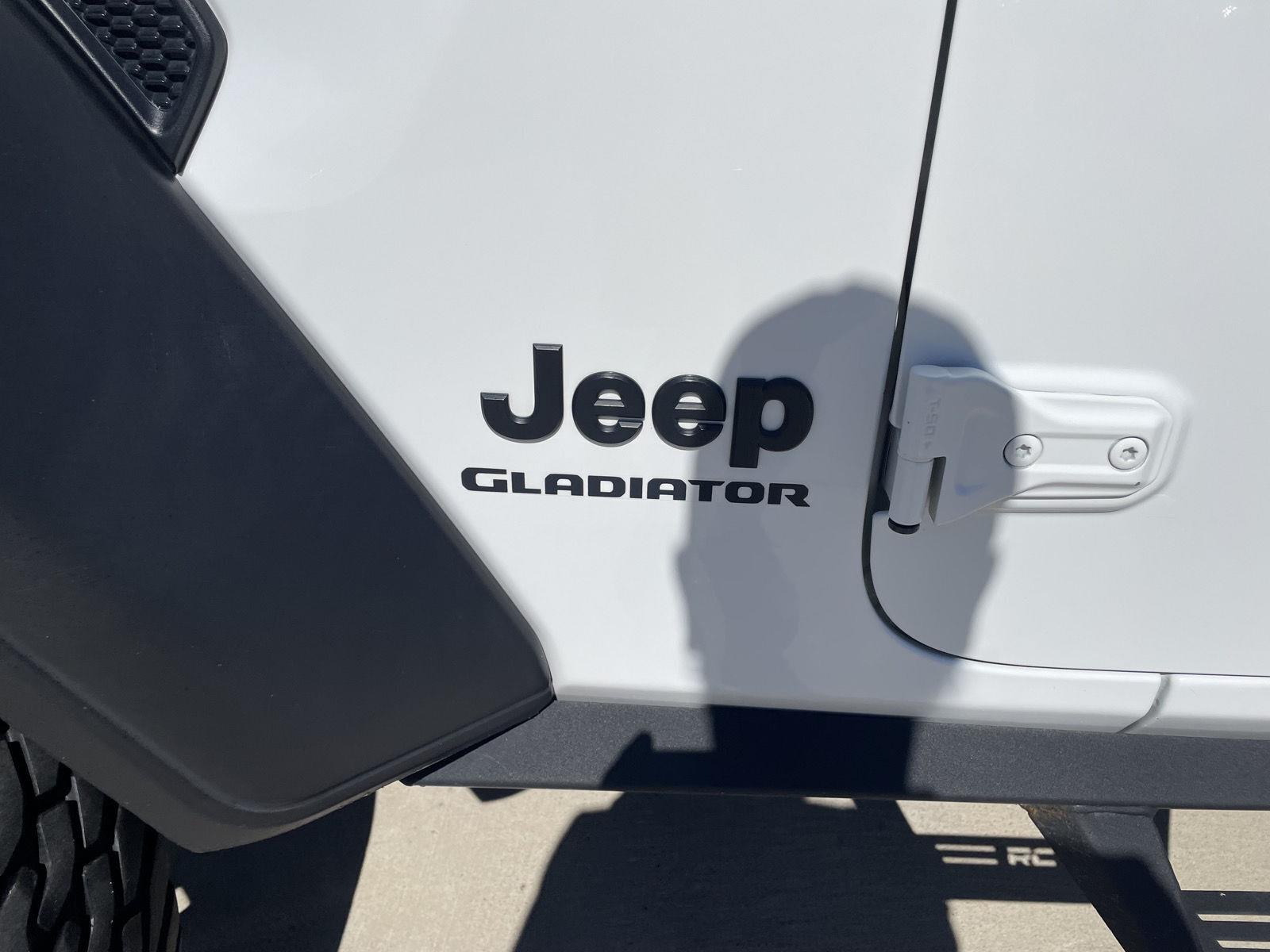 Vehicle photo 34