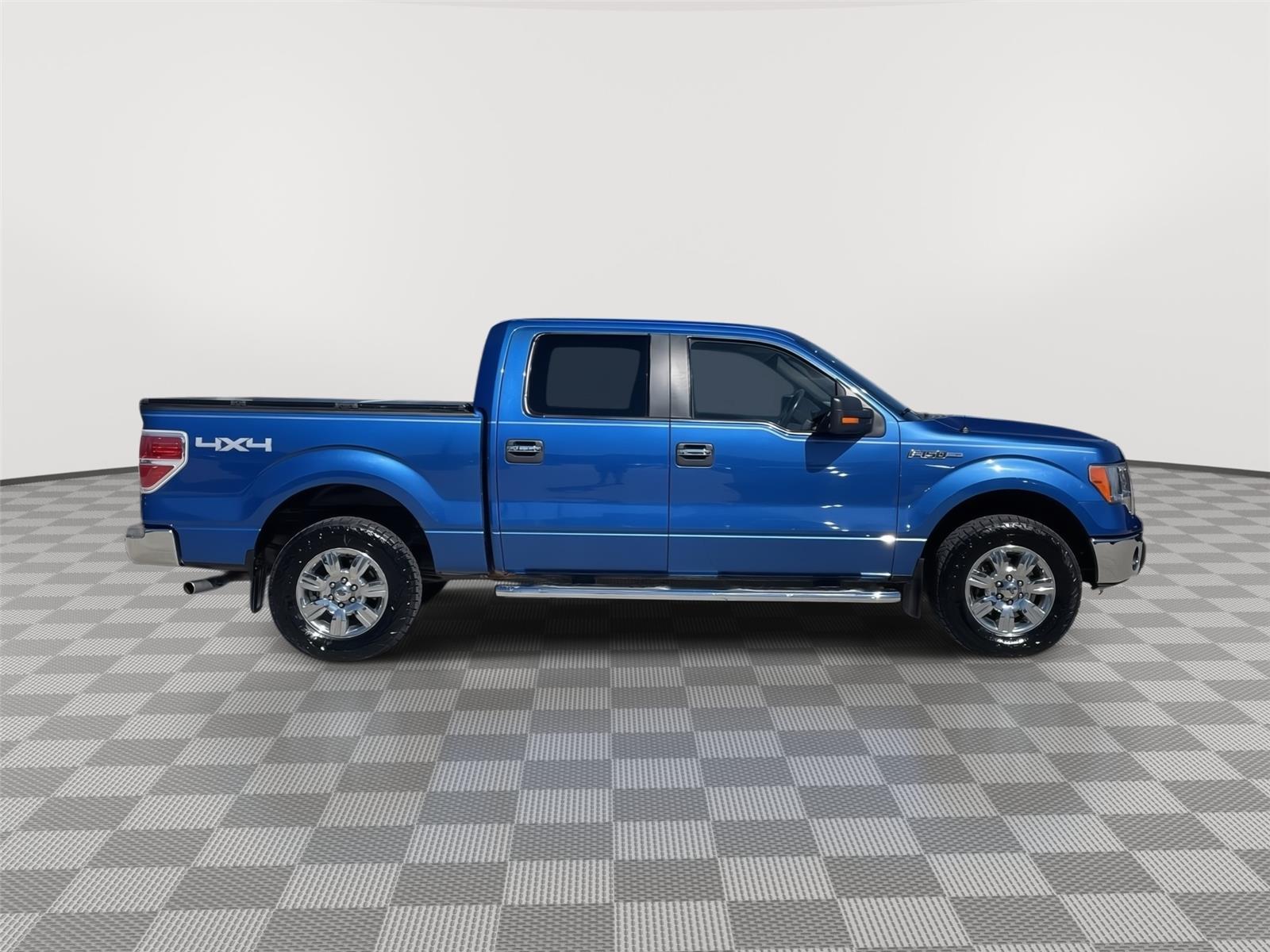 Vehicle photo 6