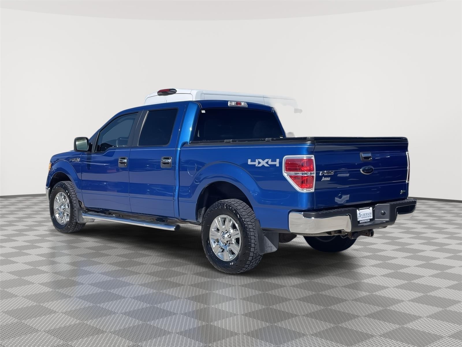 Vehicle photo 9