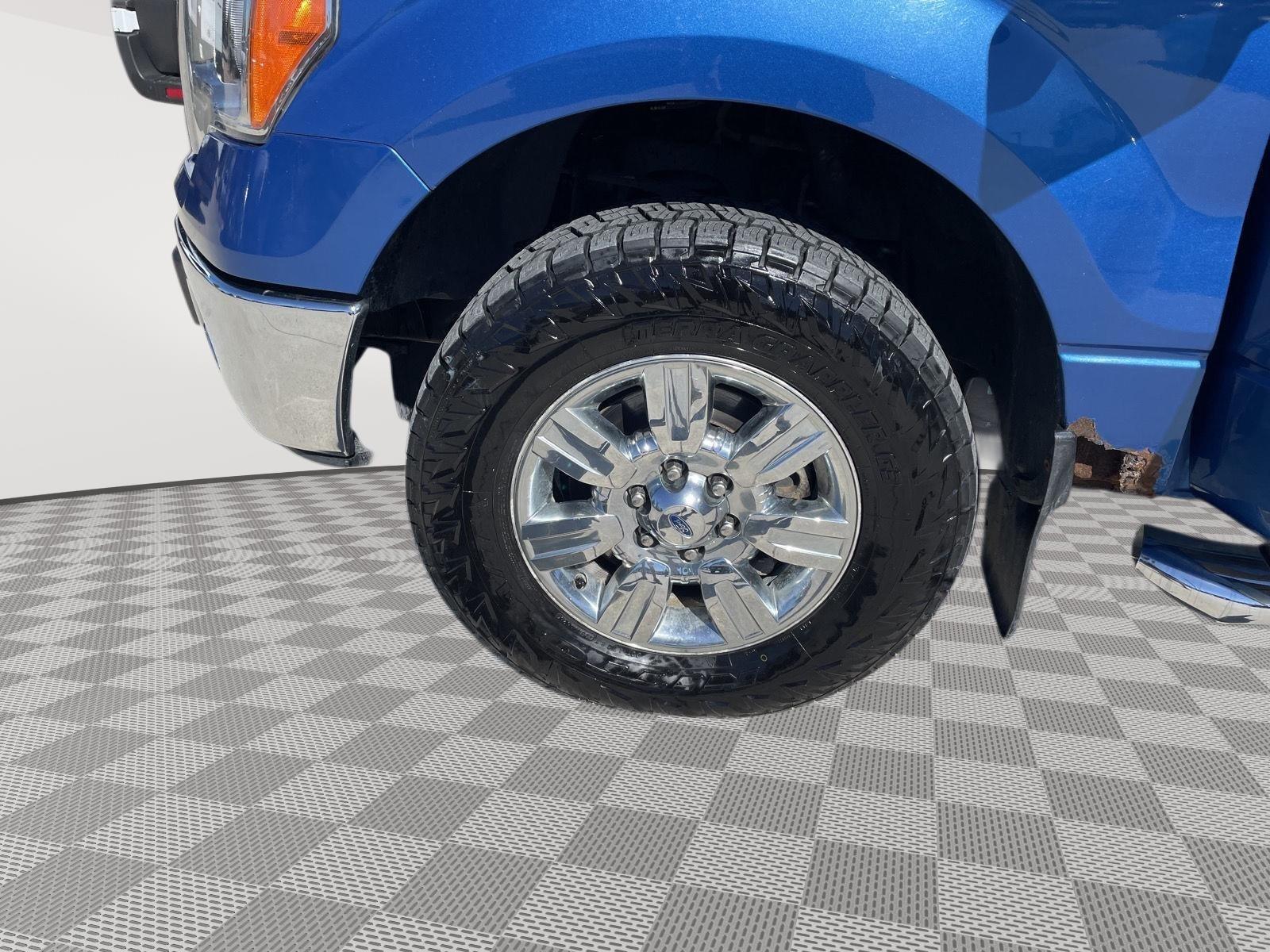 Vehicle photo 10