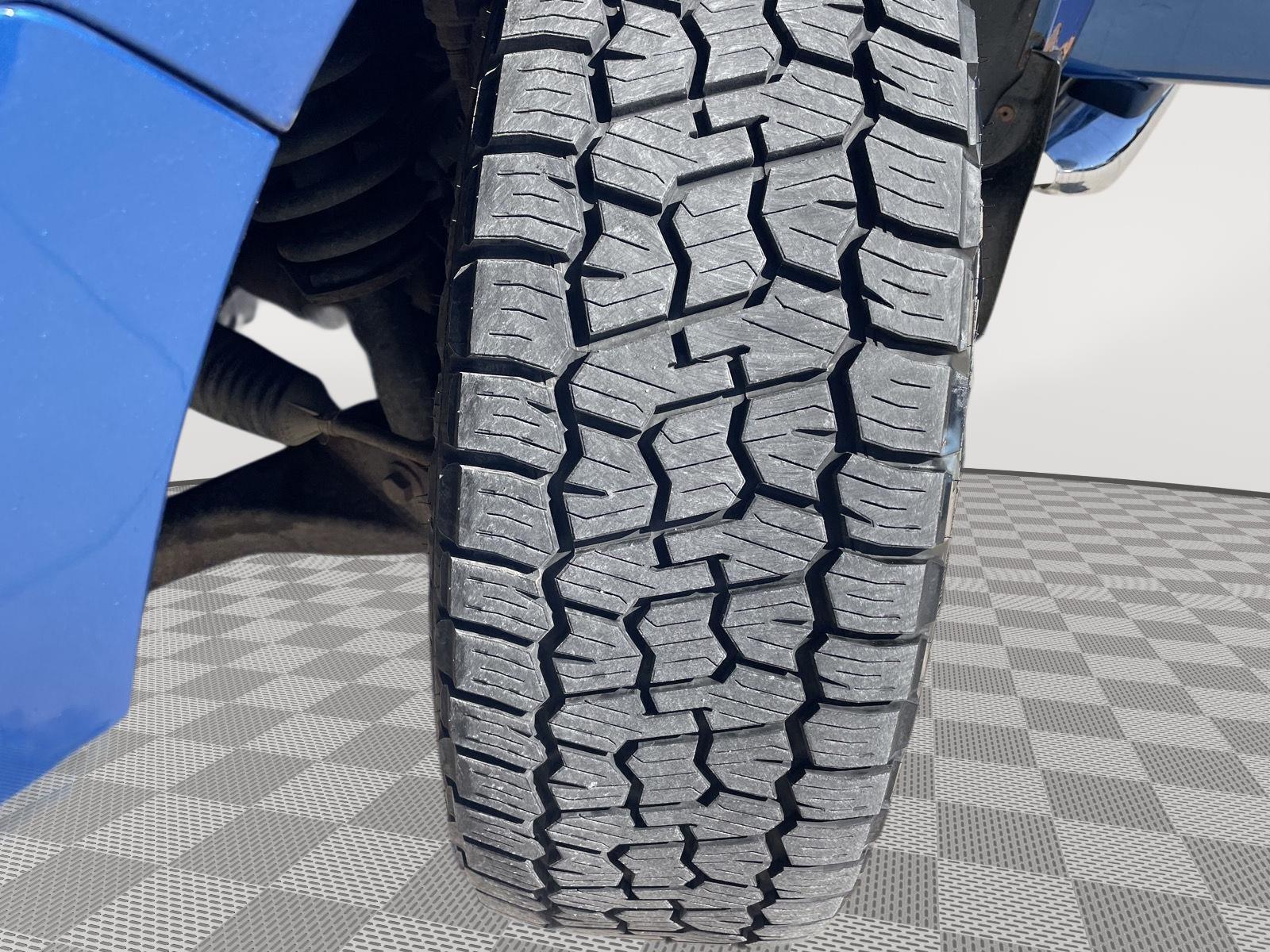 Vehicle photo 11
