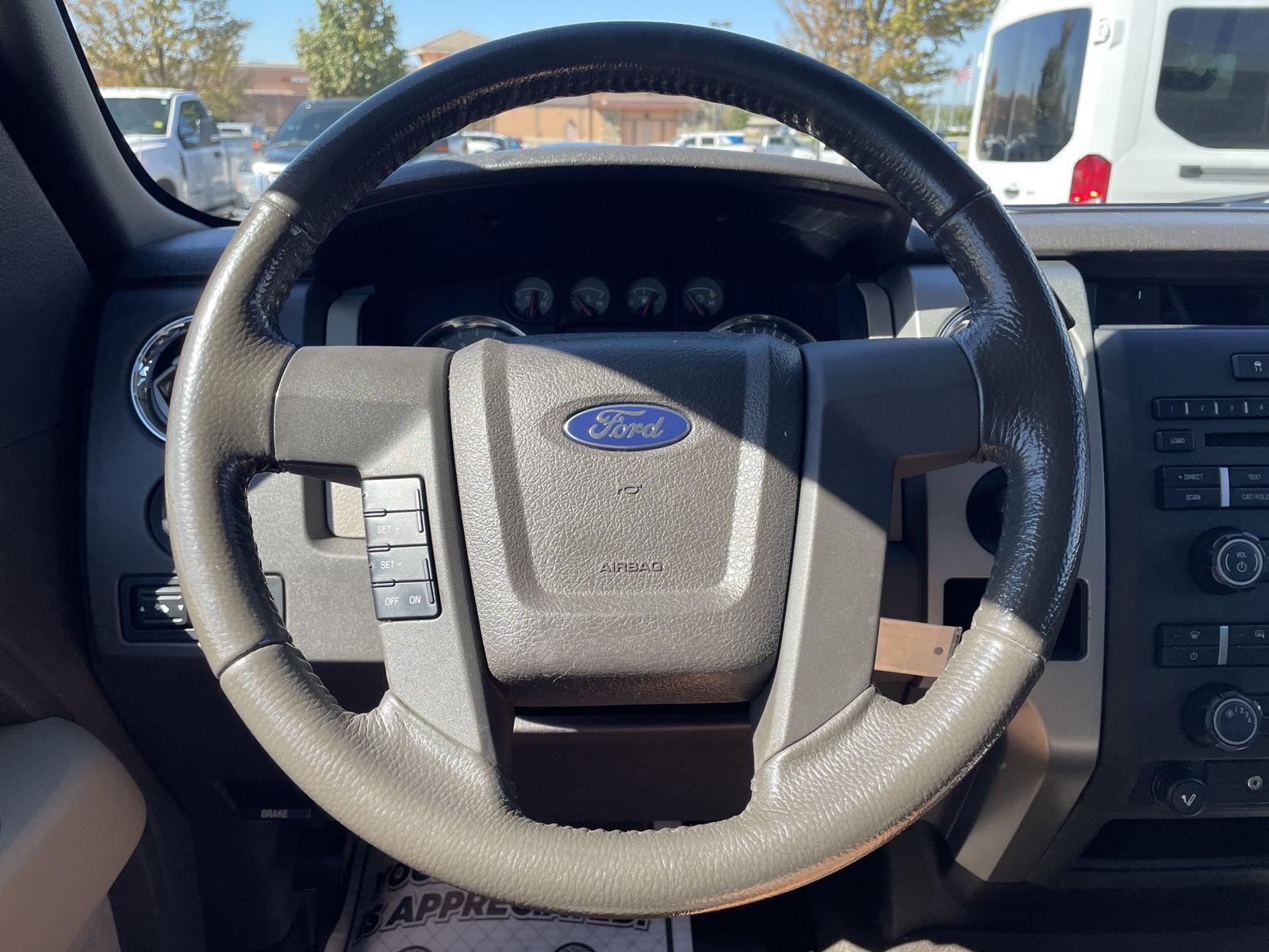 Vehicle photo 12