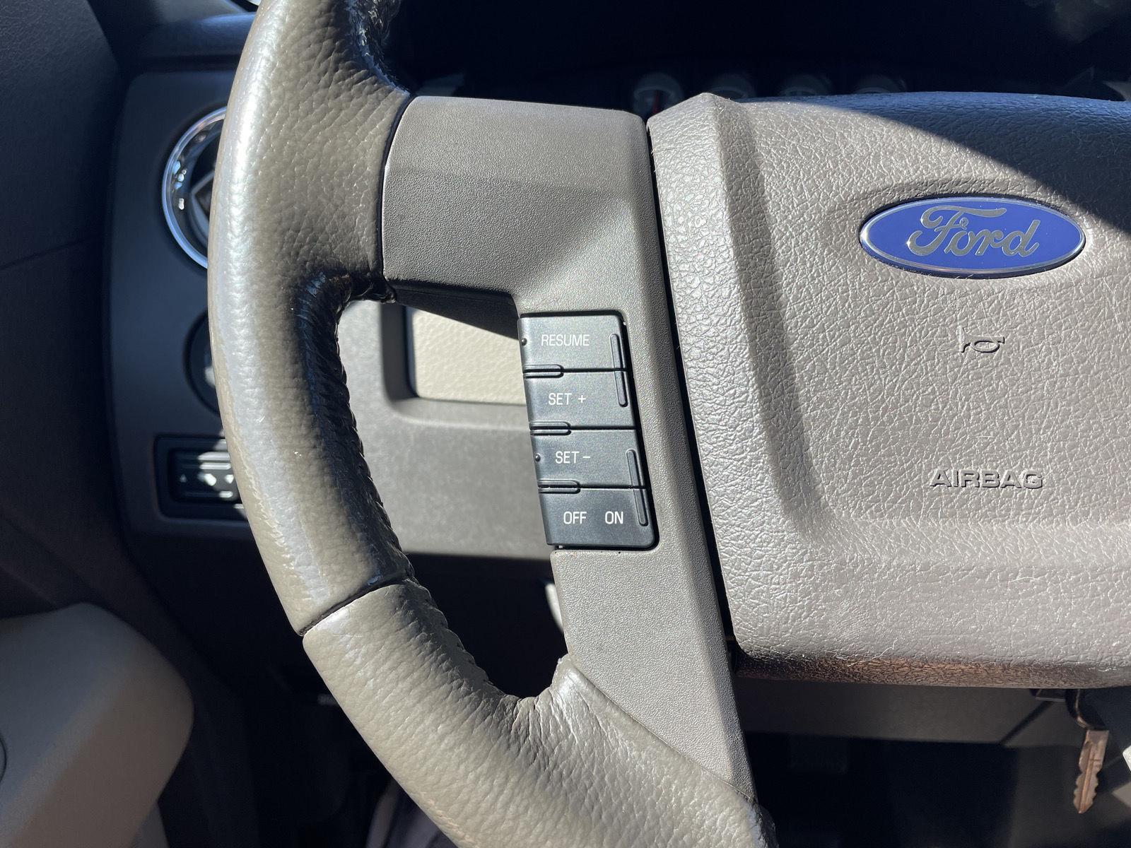 Vehicle photo 13