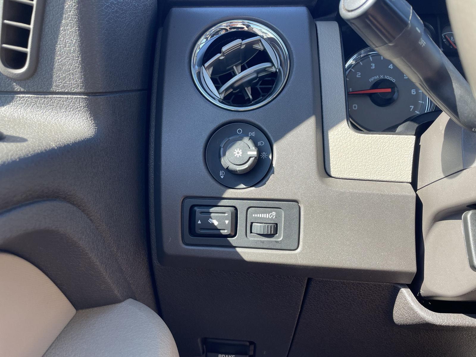 Vehicle photo 15